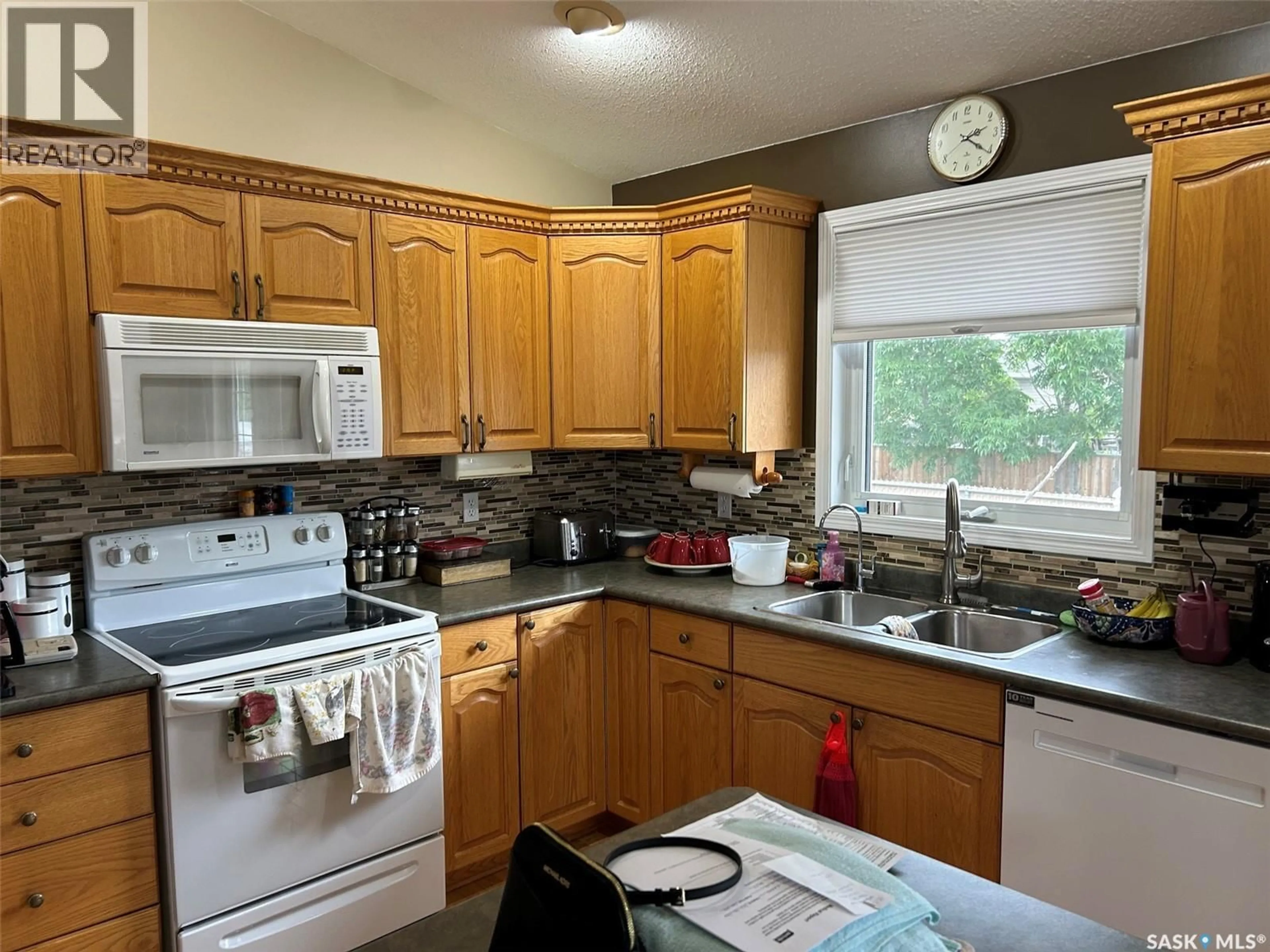 Standard kitchen, unknown for 102 15TH STREET, Battleford Saskatchewan S0M0E0
