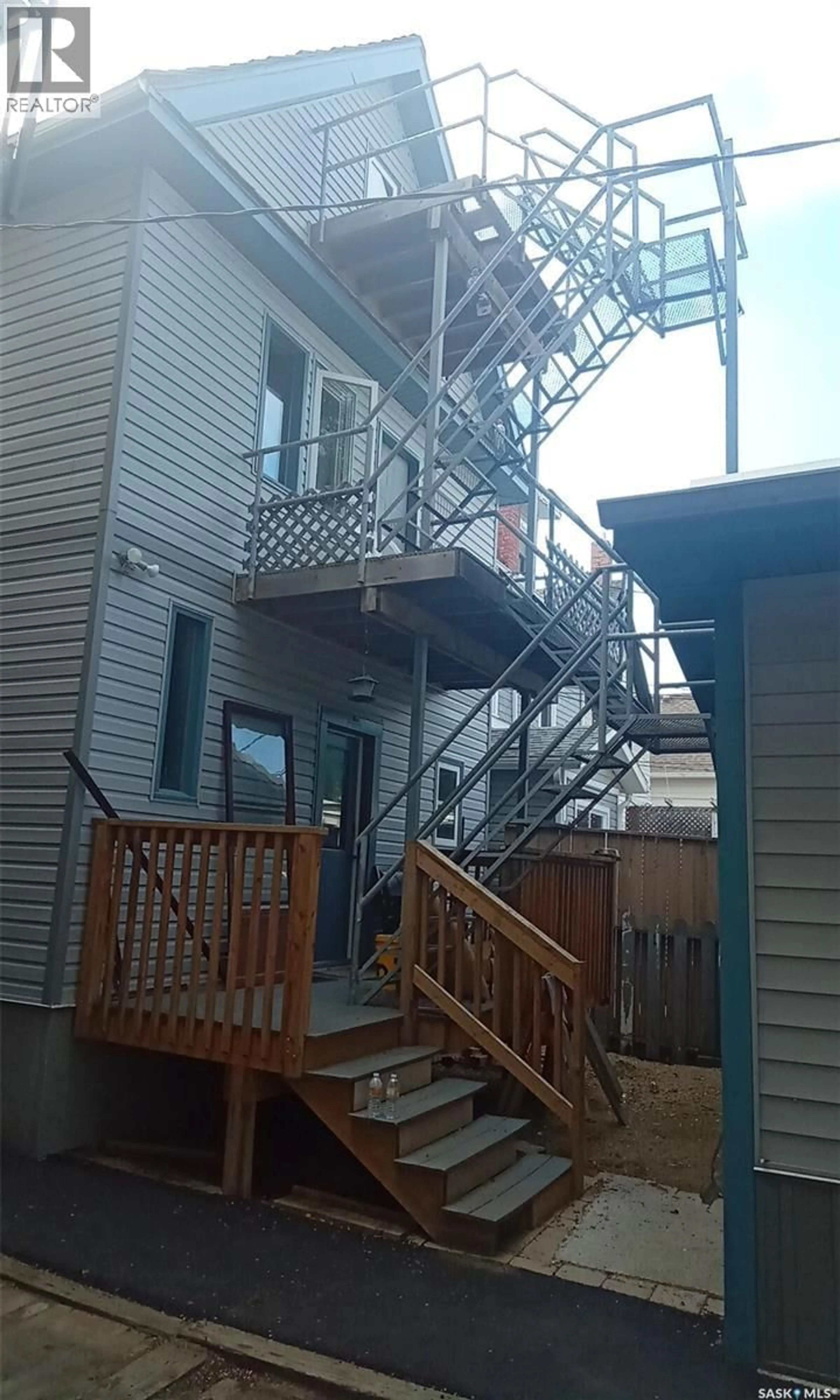 Stairs for 2230 RETALLACK STREET, Regina Saskatchewan S4T0C7