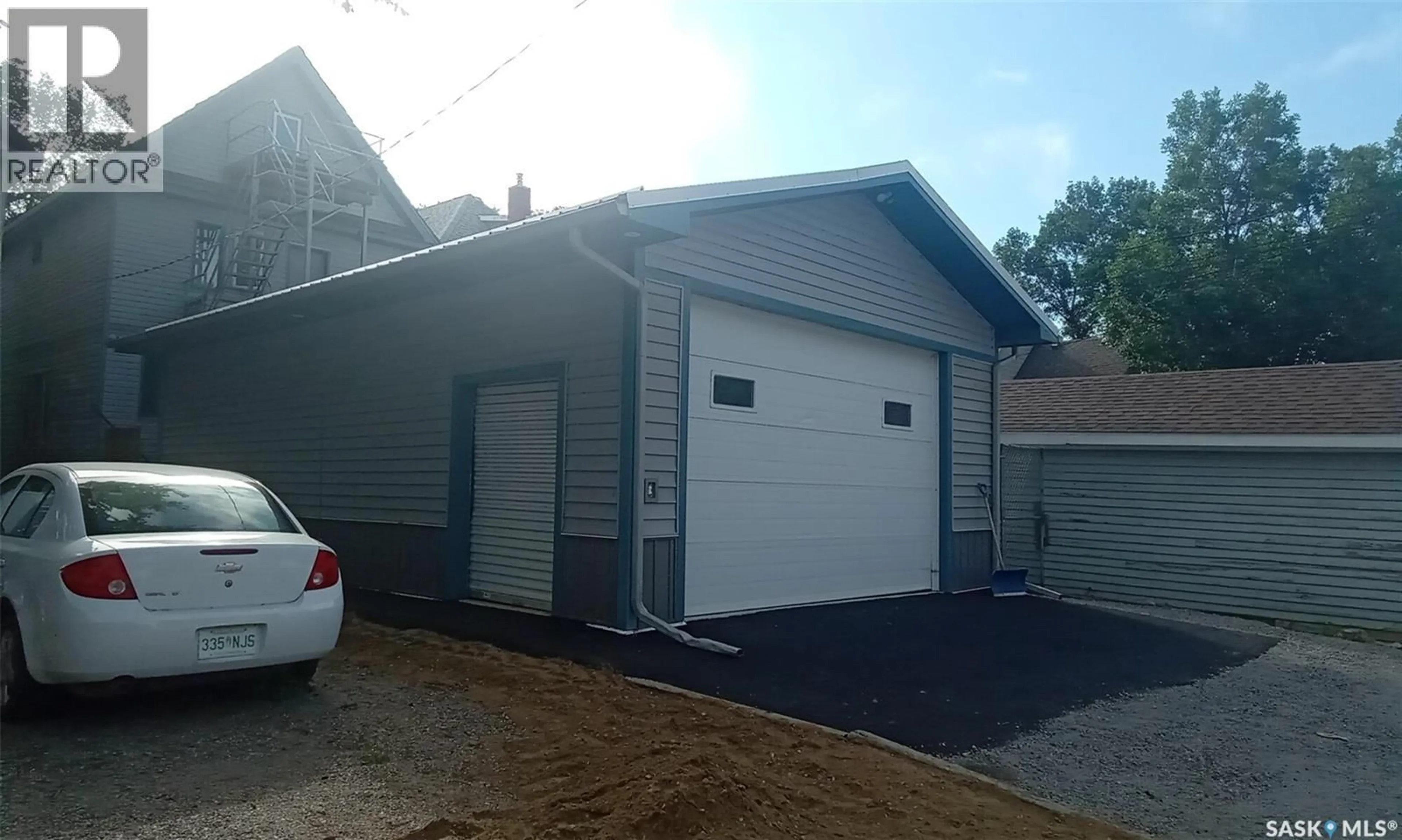 Indoor garage for 2230 RETALLACK STREET, Regina Saskatchewan S4T0C7