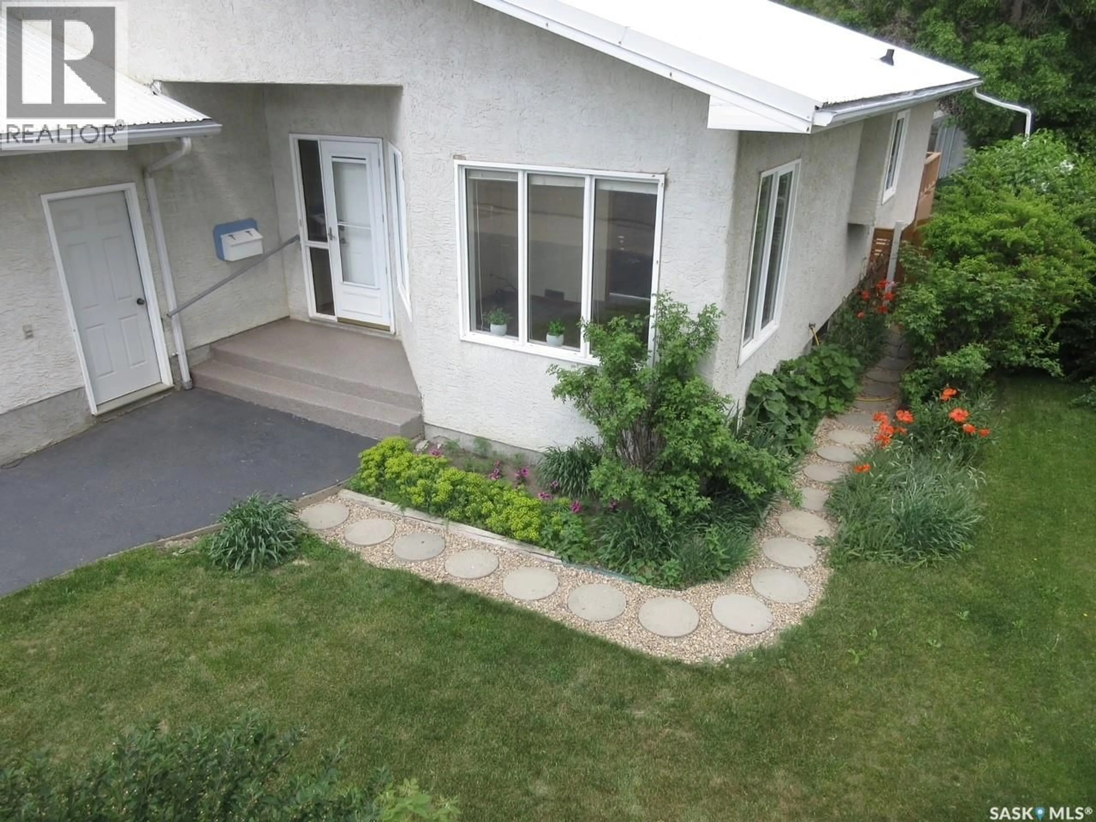 A pic from outside/outdoor area/front of a property/back of a property/a pic from drone, street for 638 KING STREET, Weyburn Saskatchewan S4H0P7