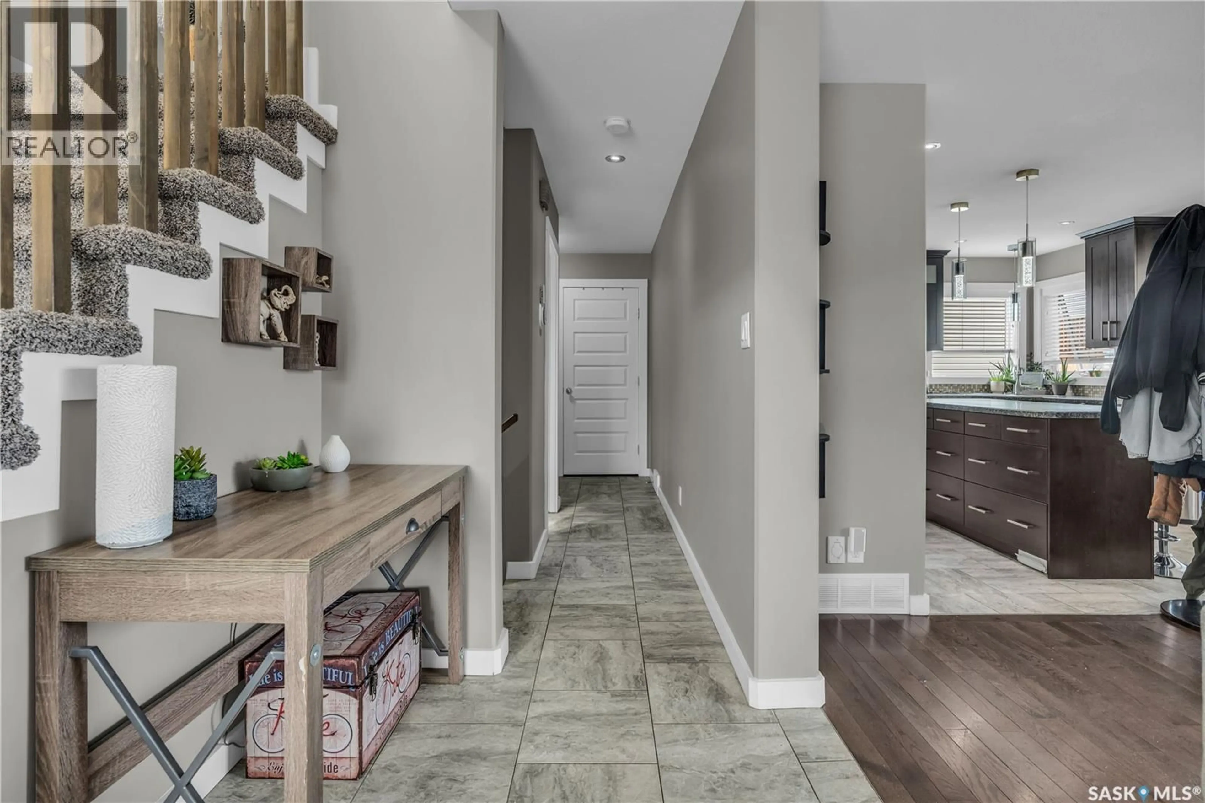 Indoor entryway for 851 CEDAR TERRACE, Martensville Saskatchewan S0K2T2