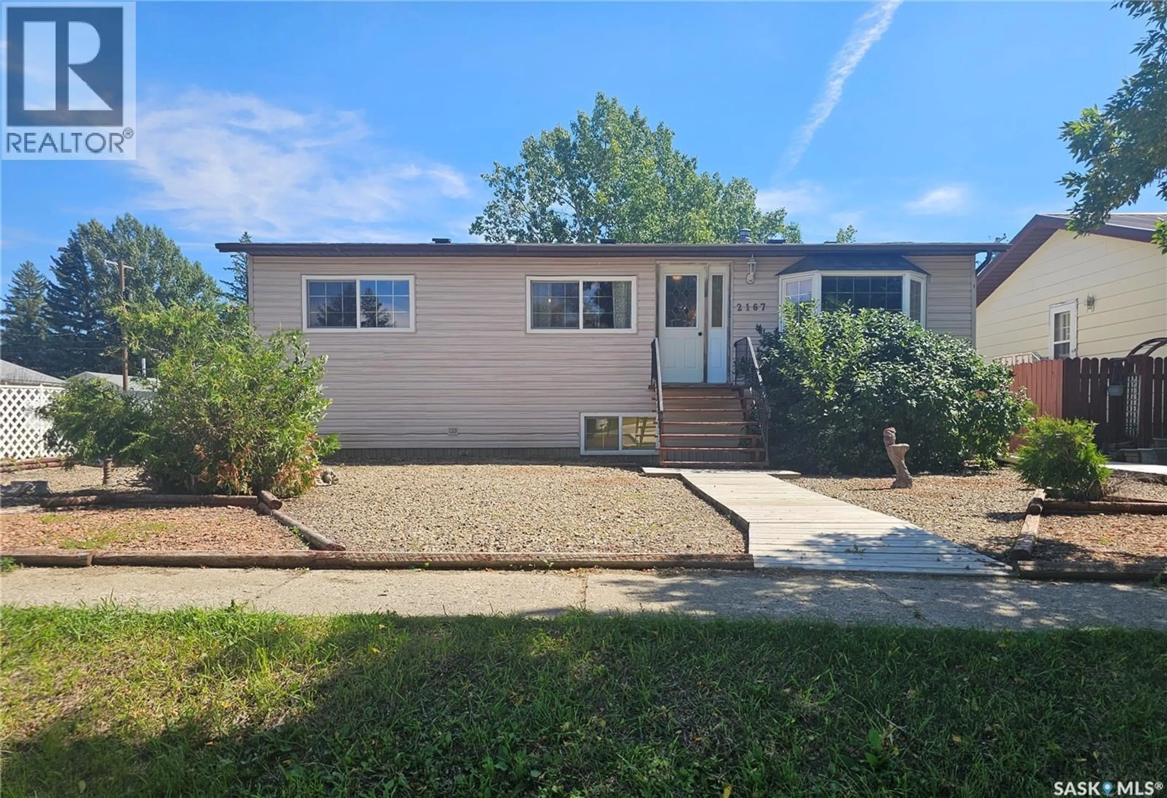 Home with vinyl exterior material, street for 2167 PROTON AVENUE, Gull Lake Saskatchewan S0N1A0