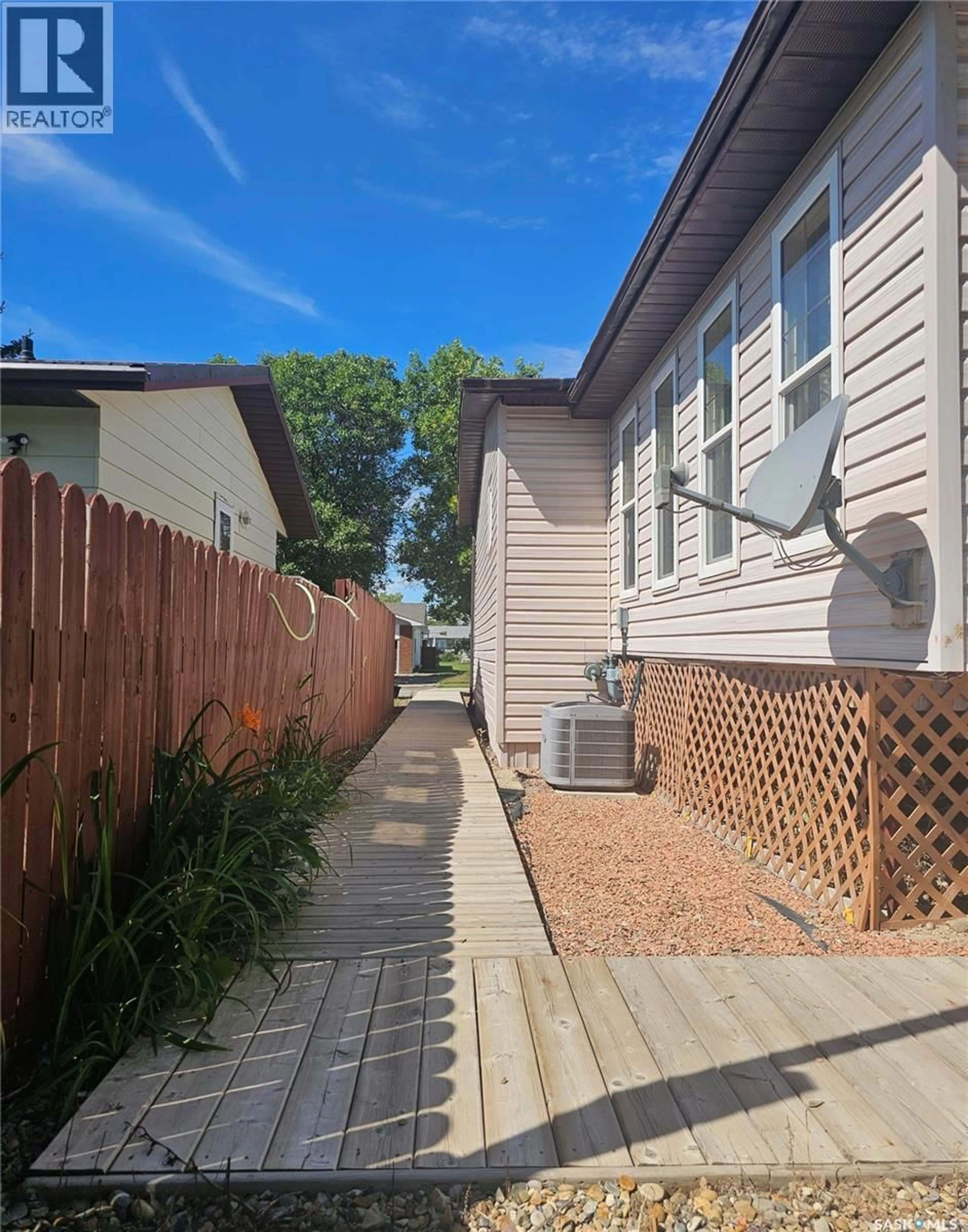 Patio, street for 2167 PROTON AVENUE, Gull Lake Saskatchewan S0N1A0