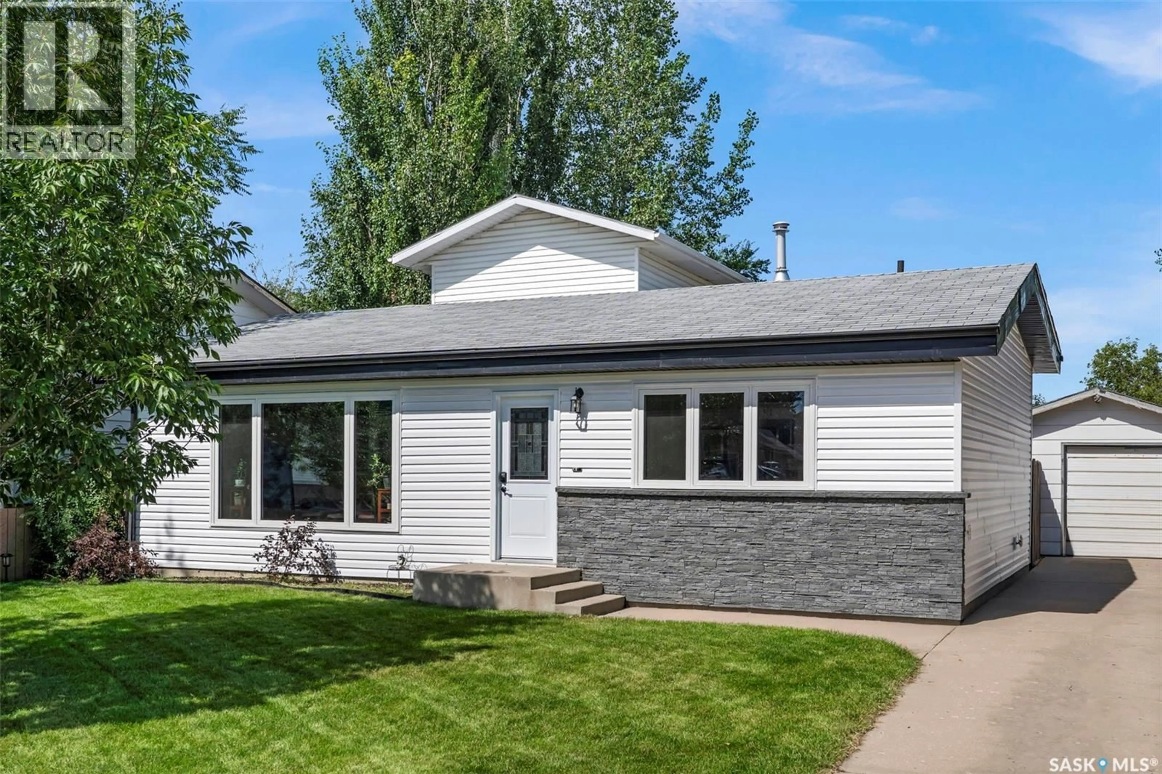 Home with vinyl exterior material, street for 178 NEATBY CRESCENT, Saskatoon Saskatchewan S7M4W7