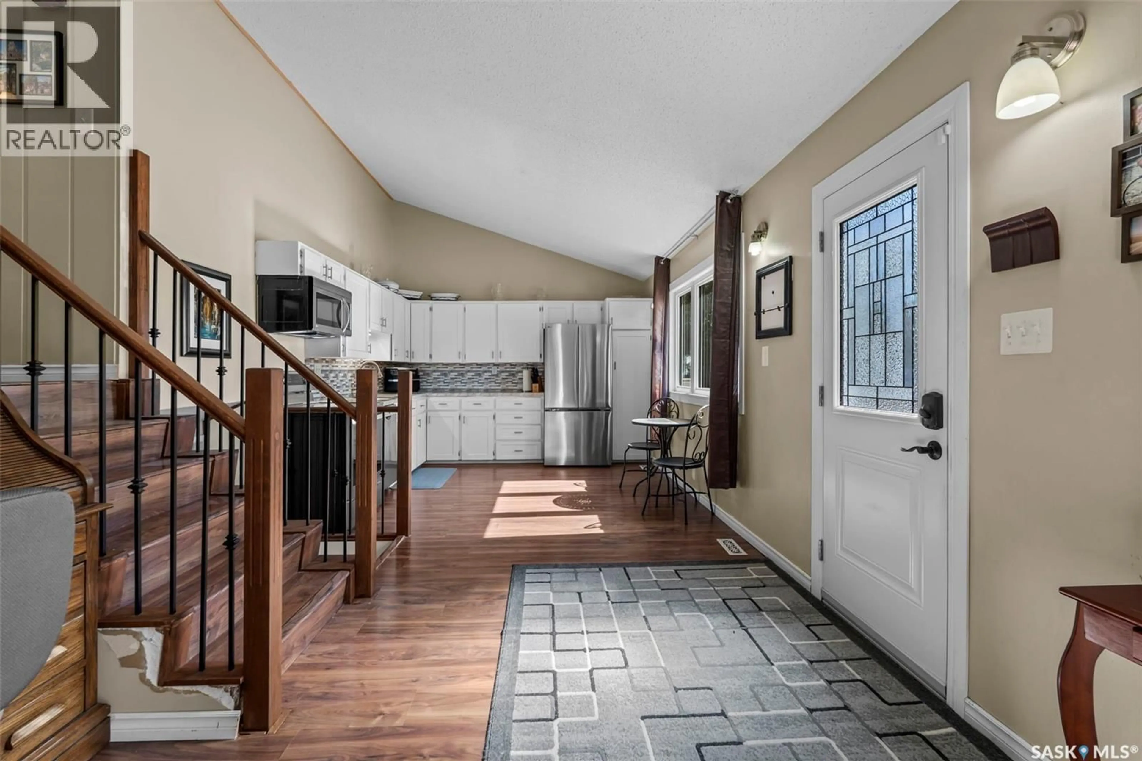 Indoor entryway for 178 NEATBY CRESCENT, Saskatoon Saskatchewan S7M4W7