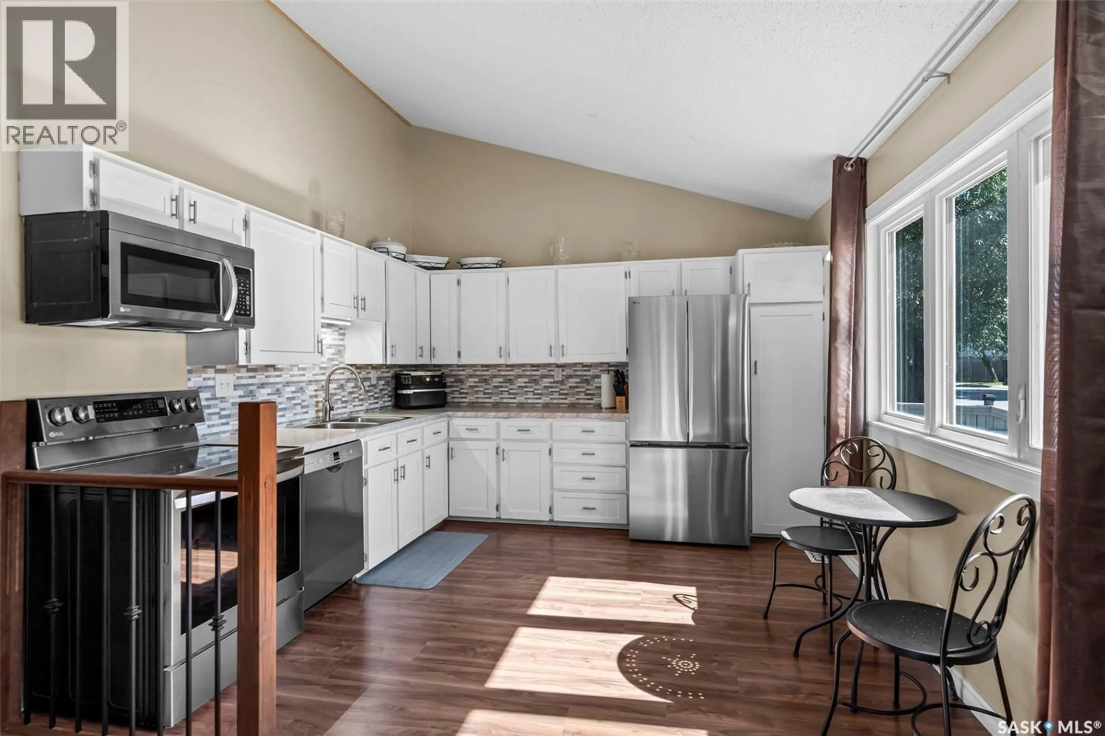 Open concept kitchen, ceramic/tile floor for 178 NEATBY CRESCENT, Saskatoon Saskatchewan S7M4W7