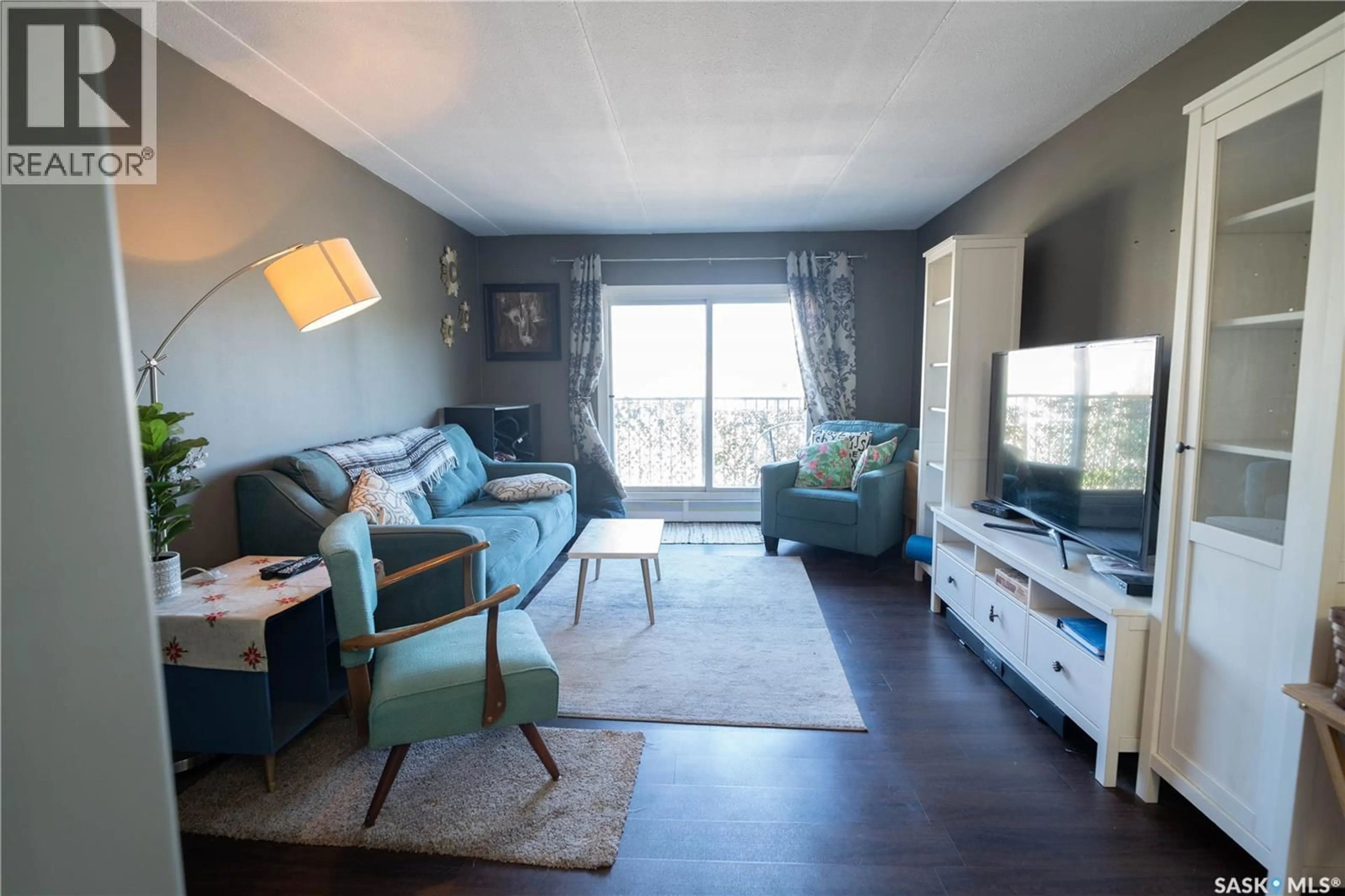 Living room with furniture, wood/laminate floor for 20 - 38 ASSINIBOINE DRIVE, Saskatoon Saskatchewan S7K1H2