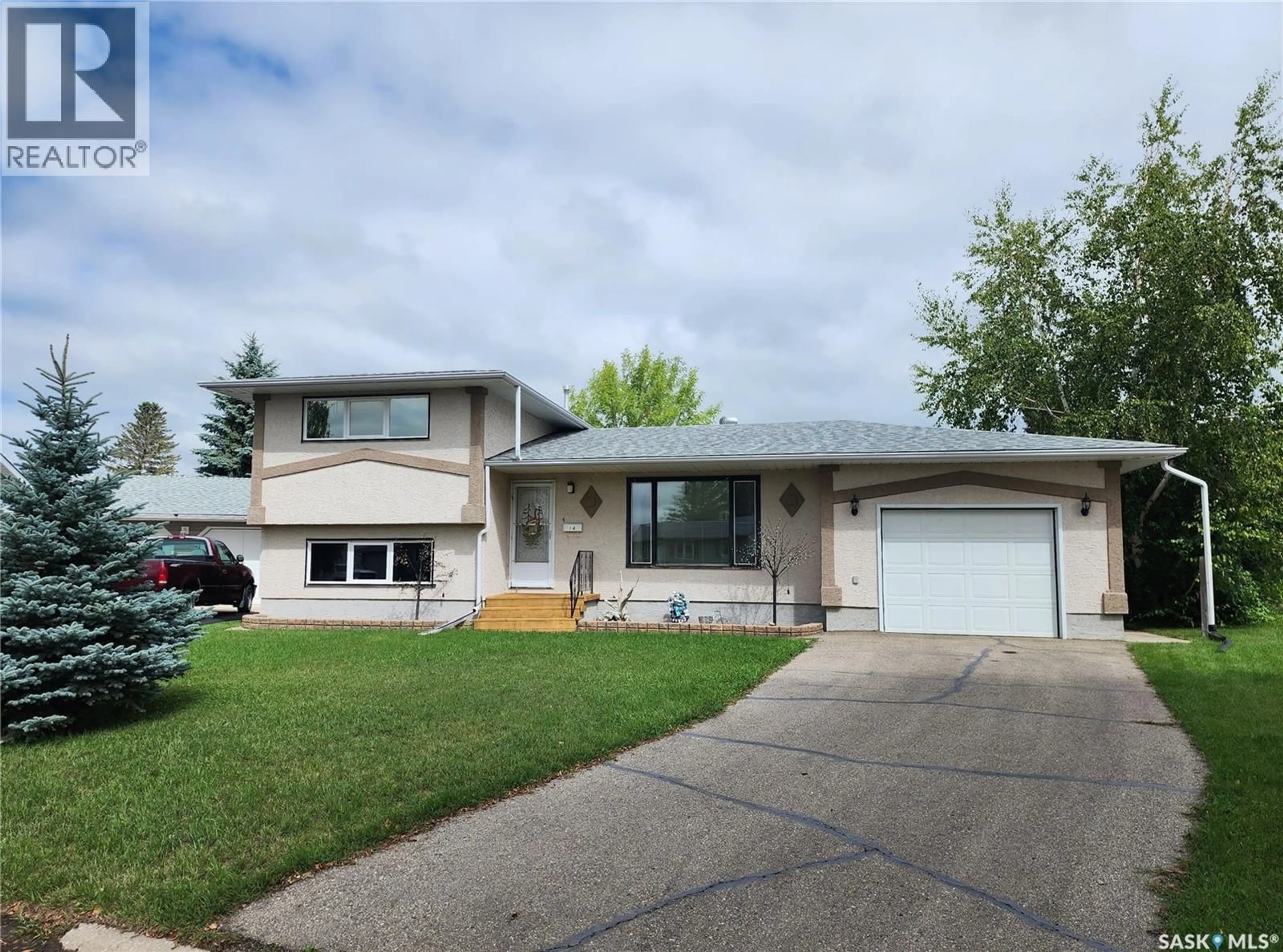 Home with vinyl exterior material, street for 14 CENTENNIAL CRESCENT, Melville Saskatchewan S0A2P0