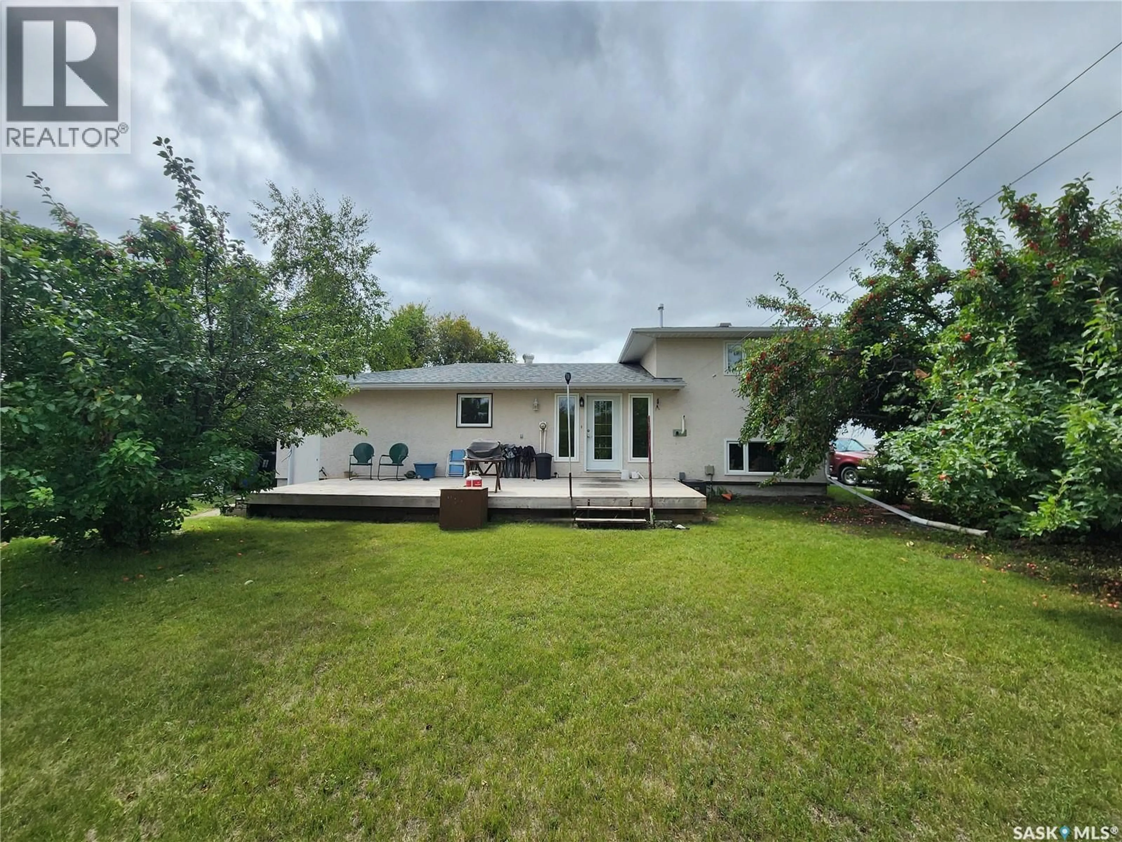 A pic from outside/outdoor area/front of a property/back of a property/a pic from drone, unknown for 14 CENTENNIAL CRESCENT, Melville Saskatchewan S0A2P0