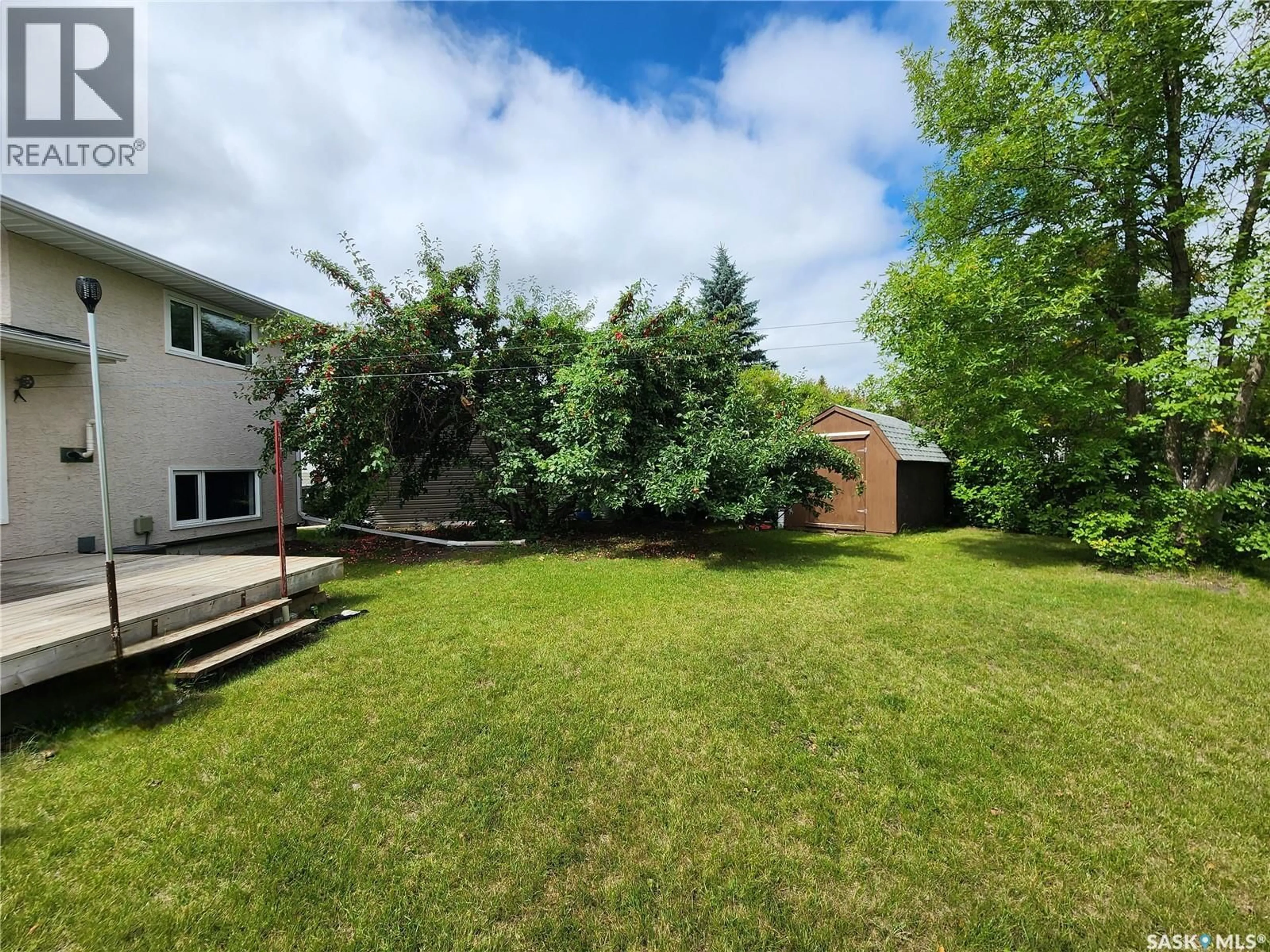 A pic from outside/outdoor area/front of a property/back of a property/a pic from drone, unknown for 14 CENTENNIAL CRESCENT, Melville Saskatchewan S0A2P0