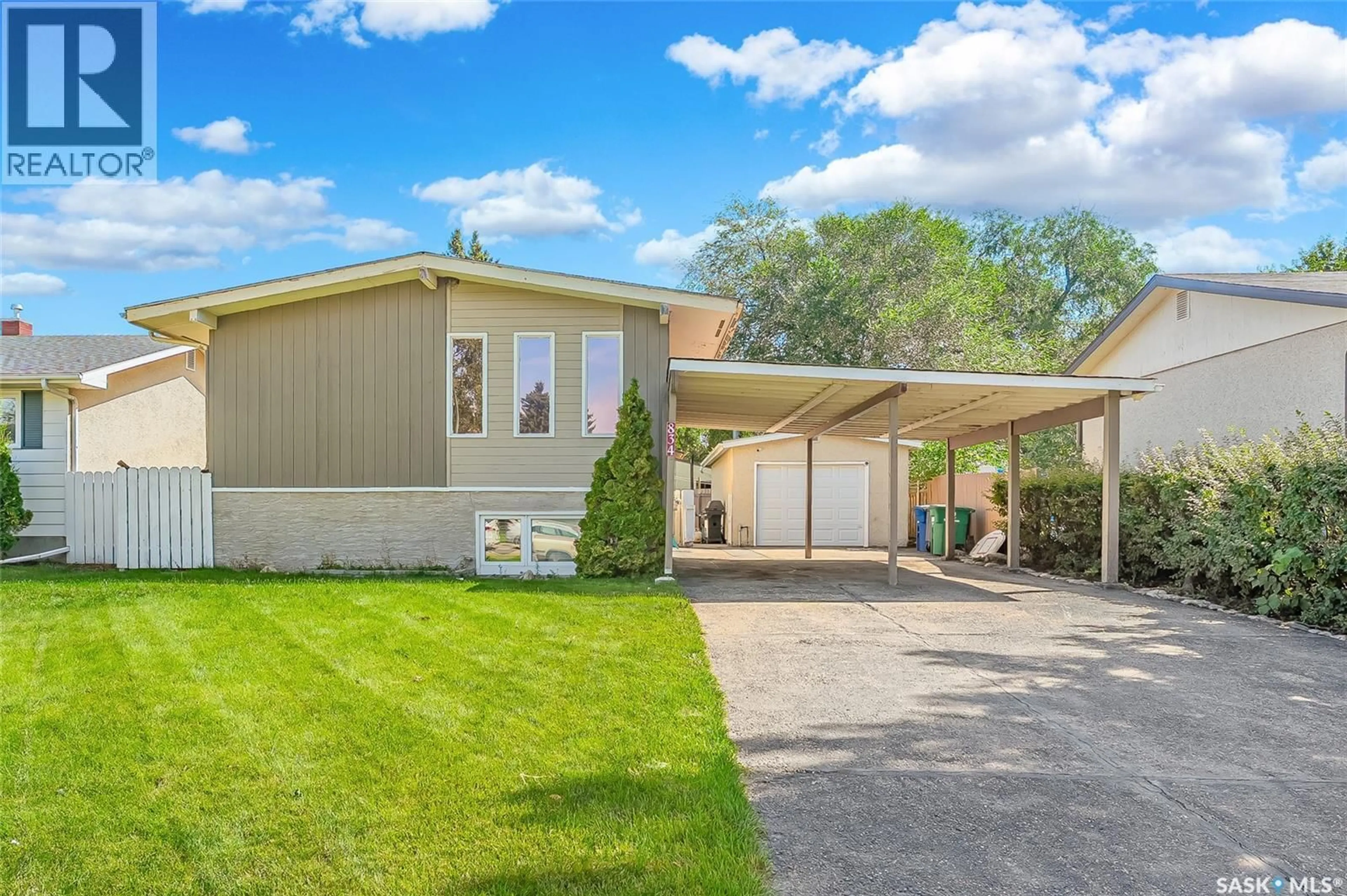 Home with vinyl exterior material, street for 834 MARR AVENUE, Saskatoon Saskatchewan S7L3Z5