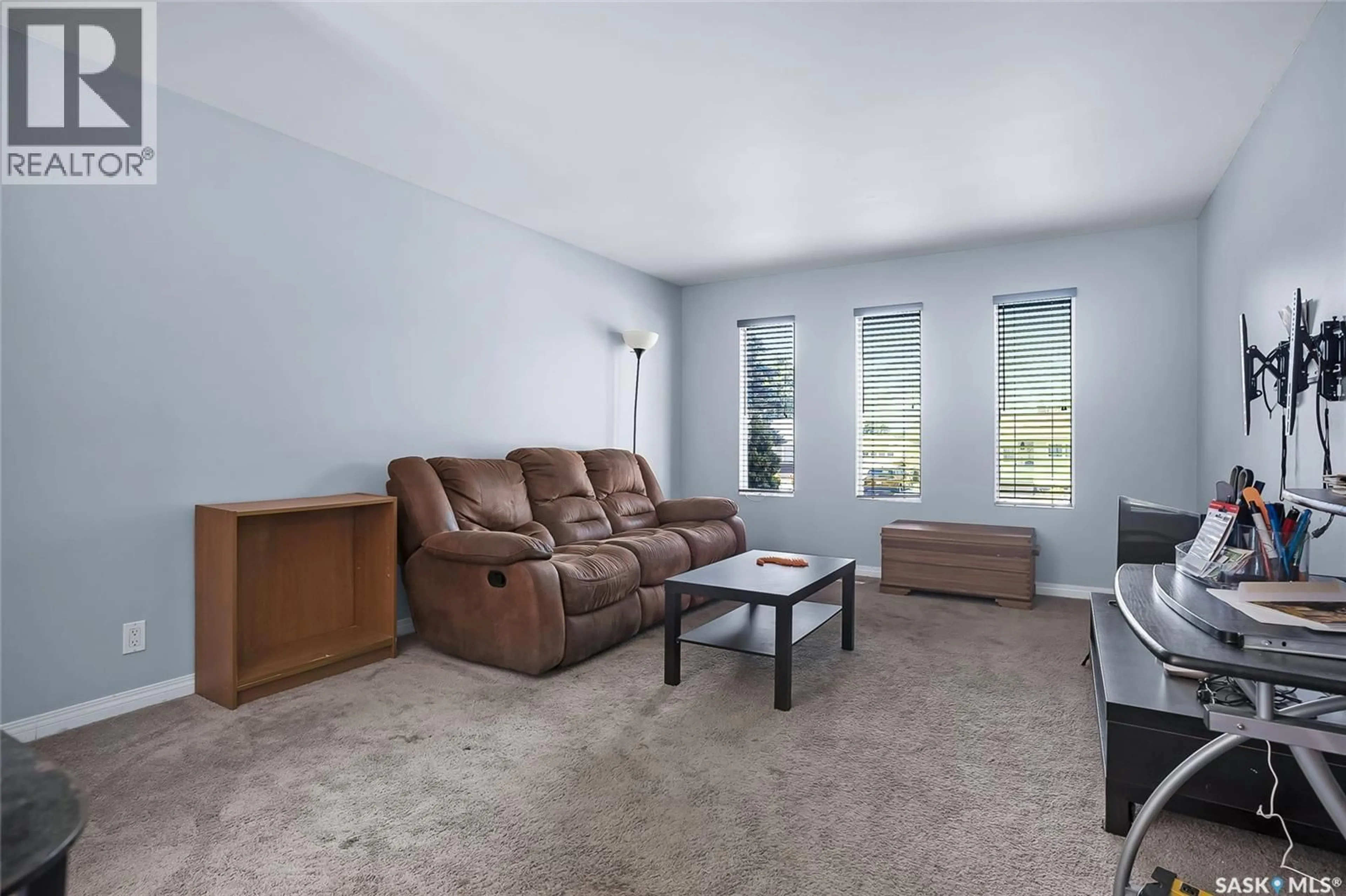 Living room with furniture, unknown for 834 MARR AVENUE, Saskatoon Saskatchewan S7L3Z5