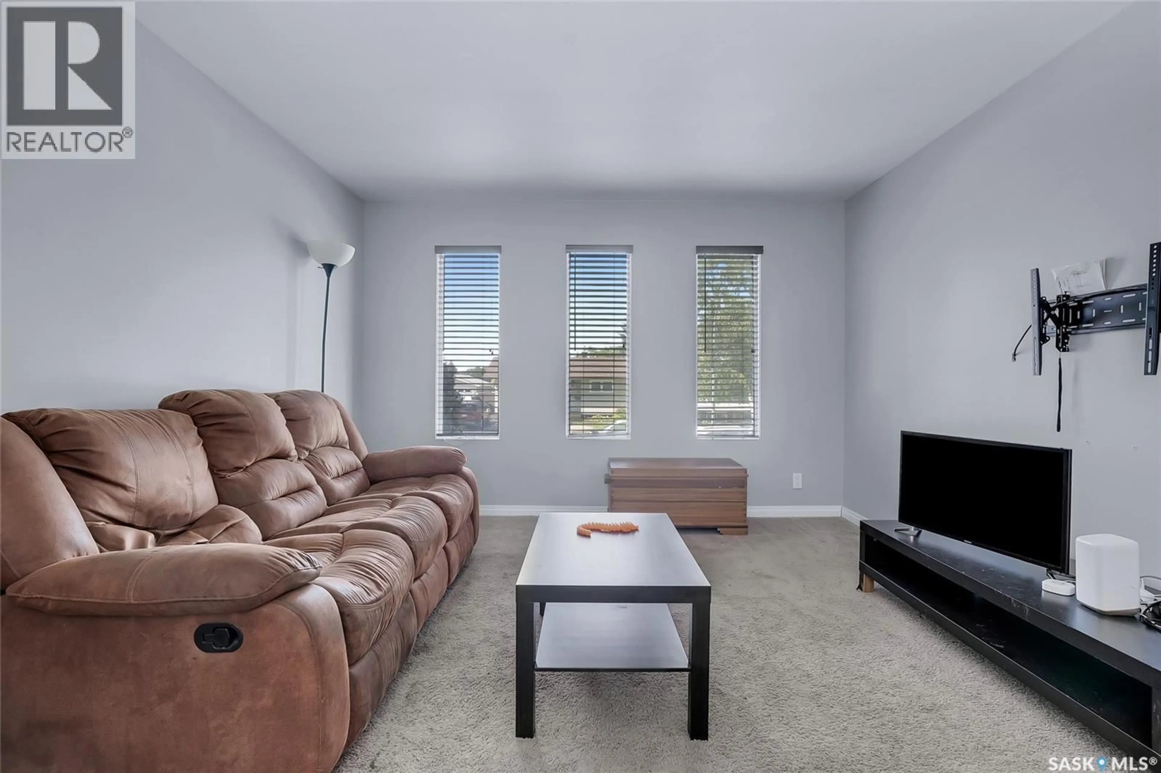 Living room with furniture, unknown for 834 MARR AVENUE, Saskatoon Saskatchewan S7L3Z5