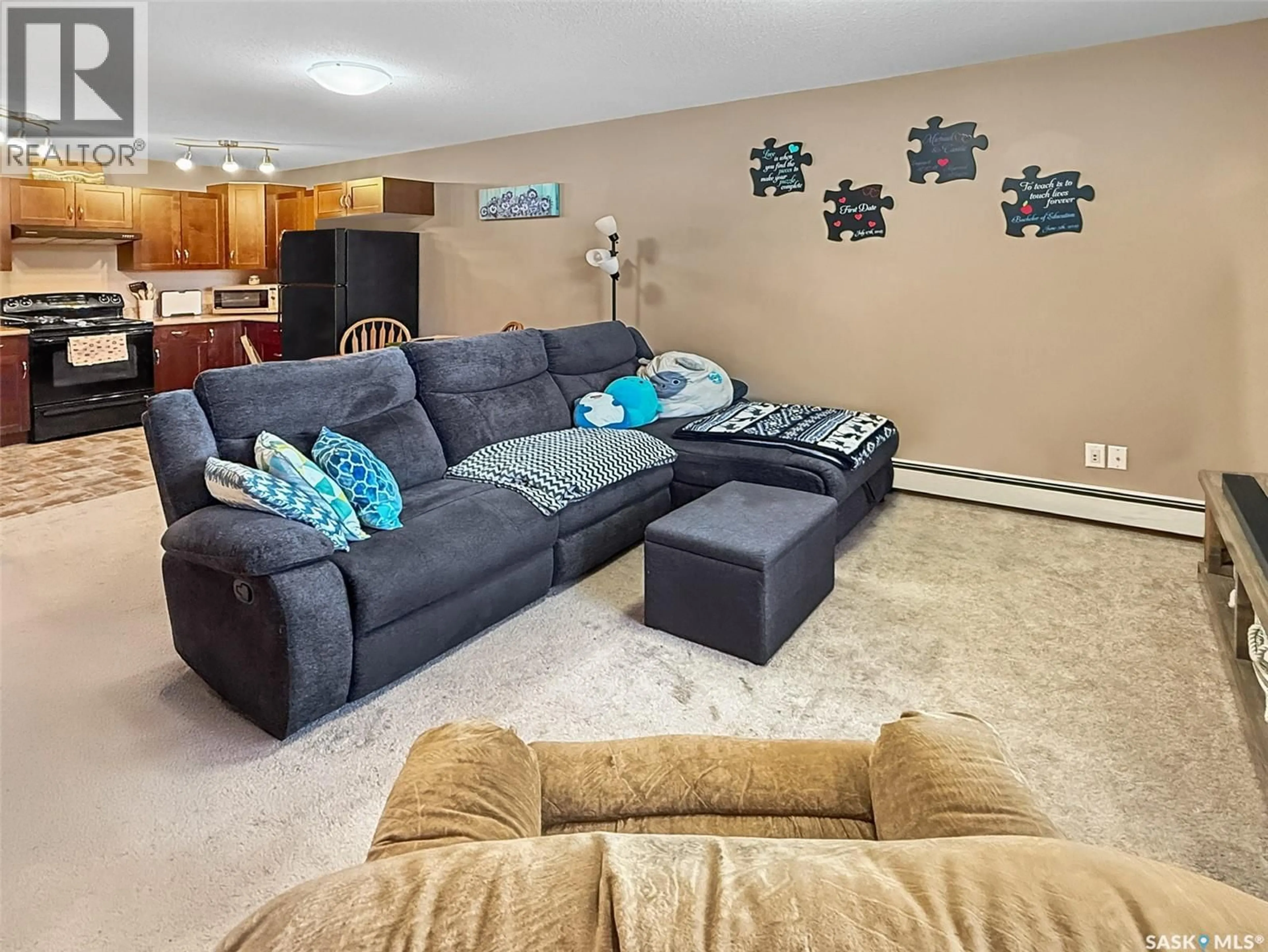 Living room with furniture, unknown for 114 825 GLADSTONE STREET E, Swift Current Saskatchewan S9H5P1