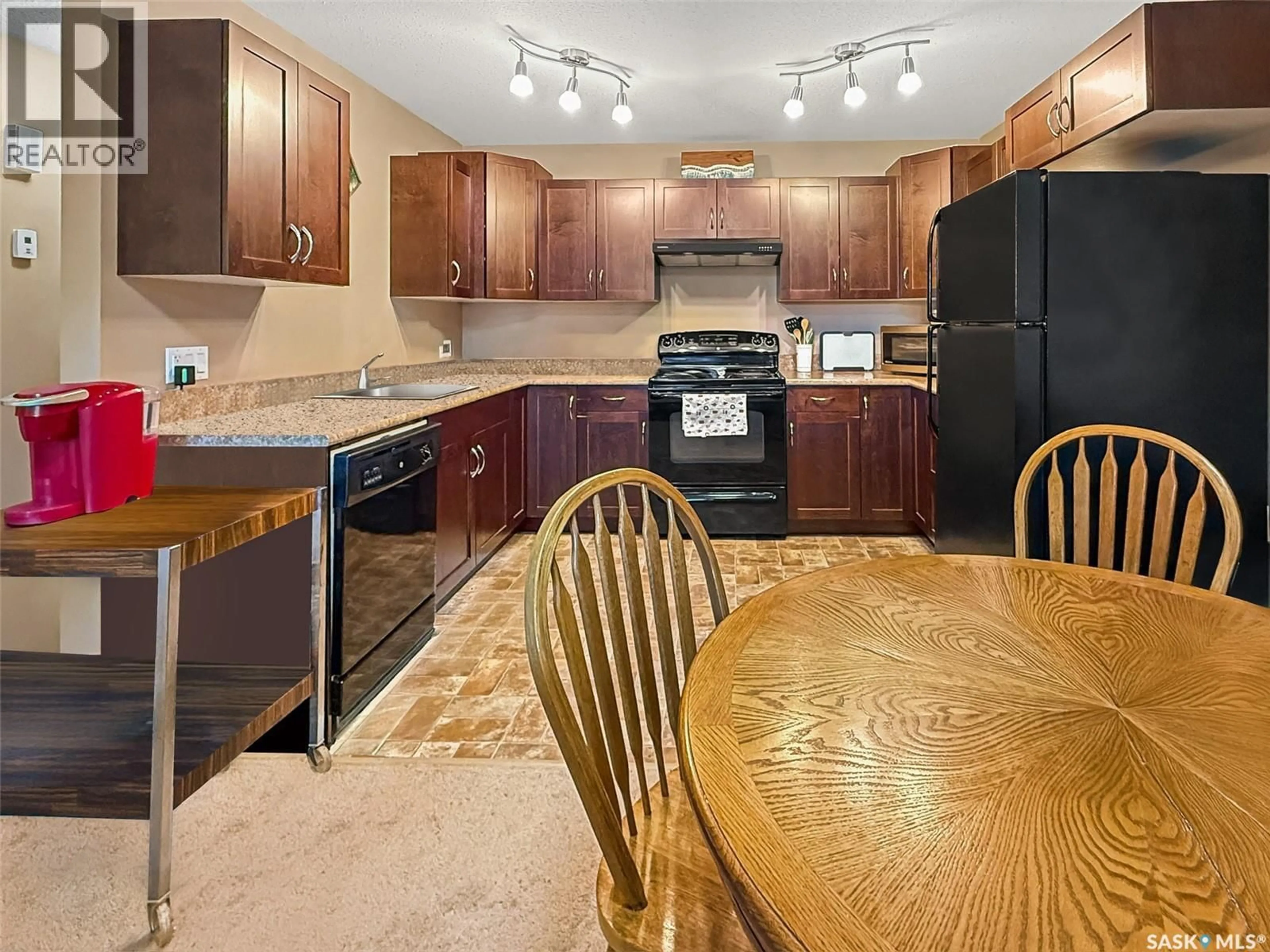 Standard kitchen, unknown for 114 825 GLADSTONE STREET E, Swift Current Saskatchewan S9H5P1