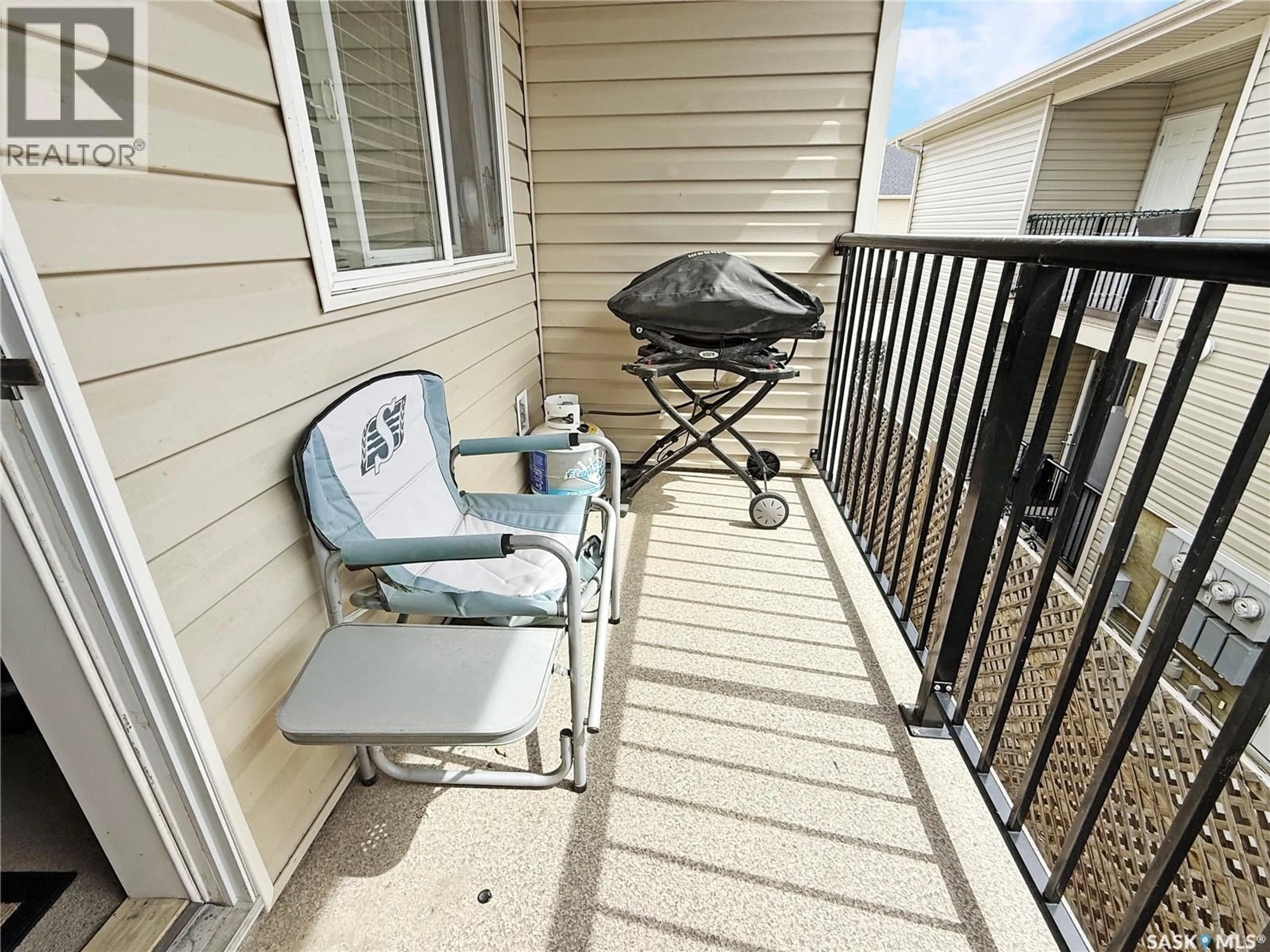 Patio, unknown for 214 825 GLADSTONE STREET E, Swift Current Saskatchewan S9H5P1