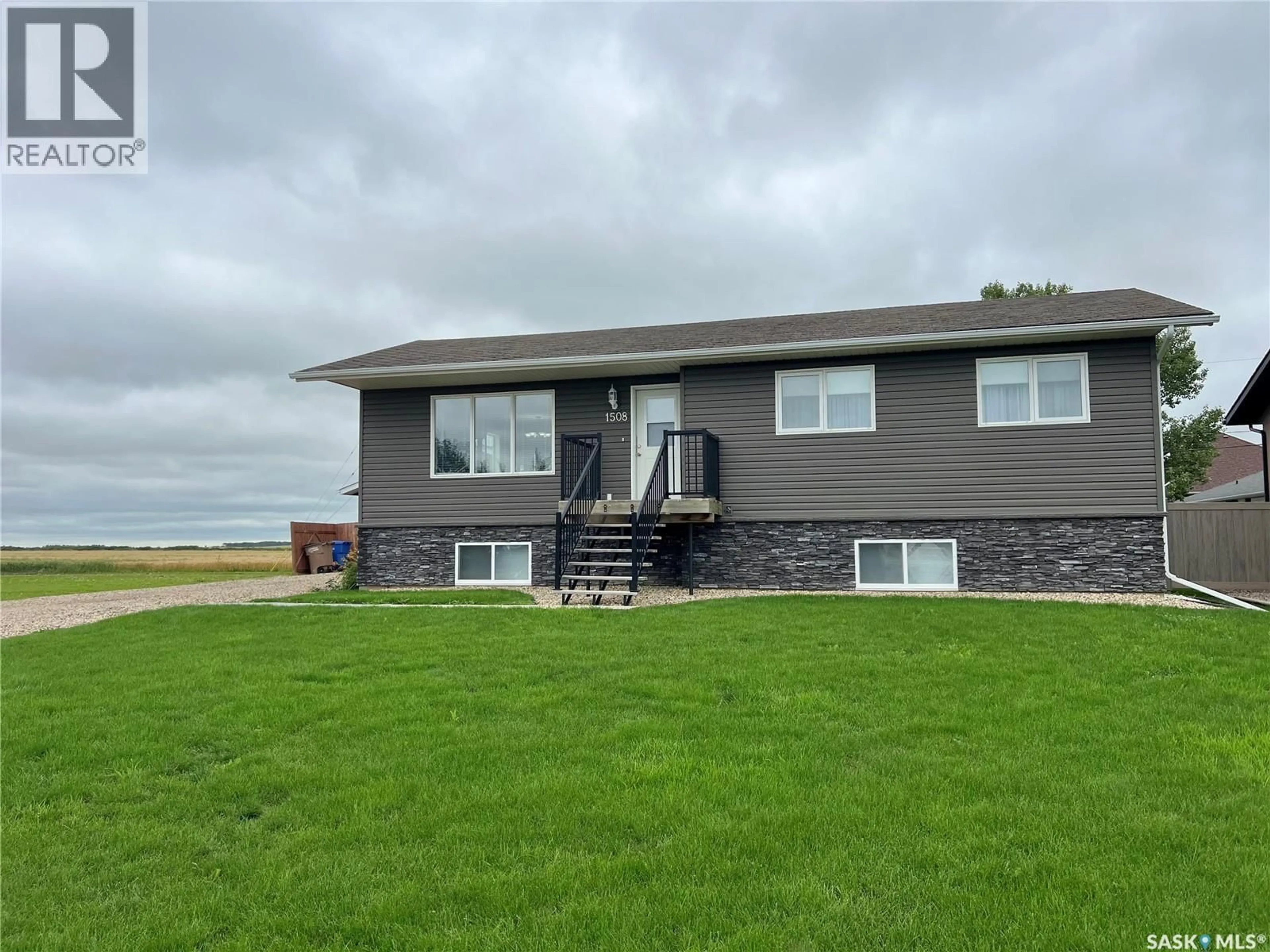 Home with vinyl exterior material, water/lake/river/ocean view for 1508 MAIN STREET, Melfort Saskatchewan S0E1A0