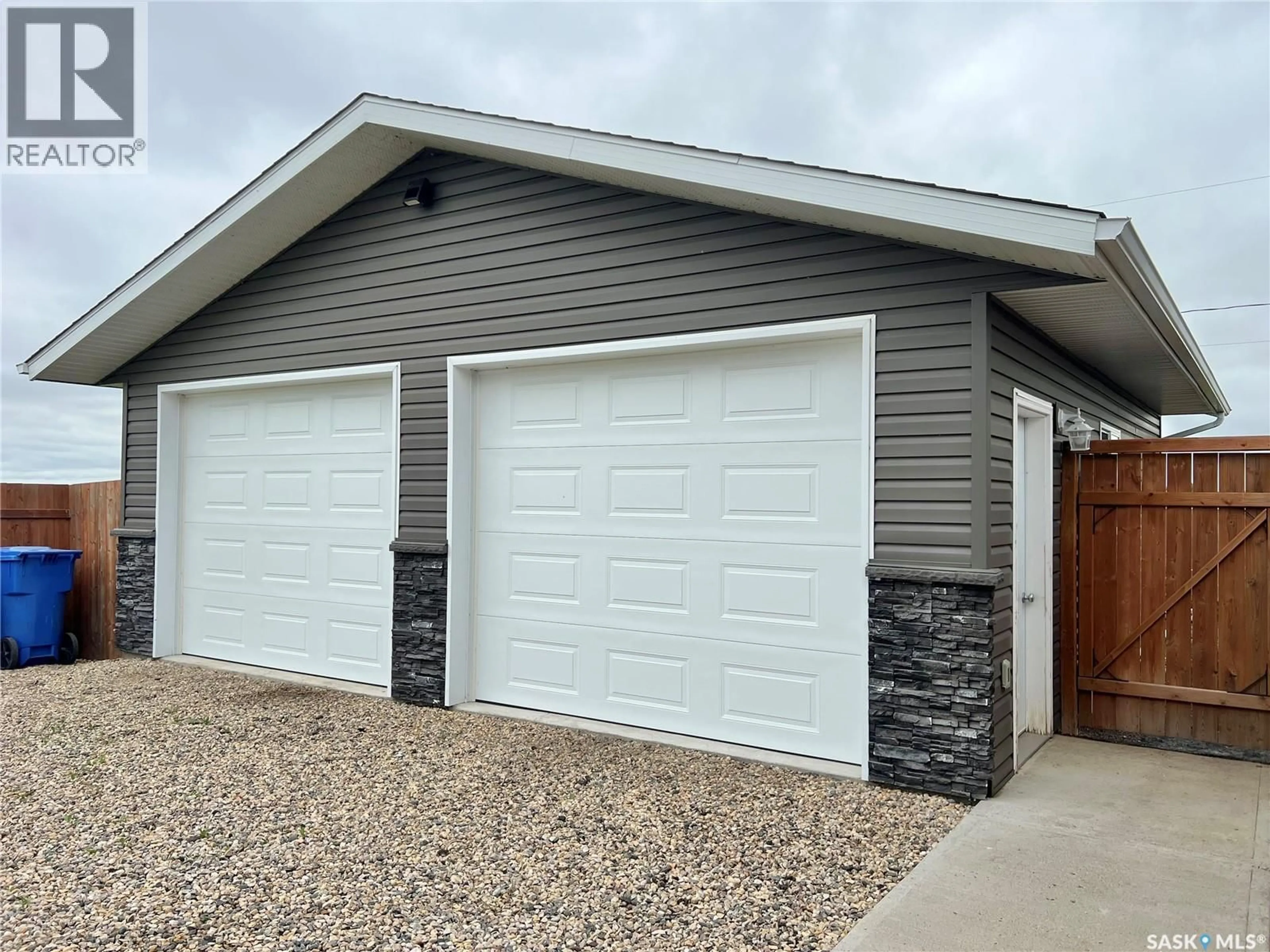 Indoor garage for 1508 MAIN STREET, Melfort Saskatchewan S0E1A0