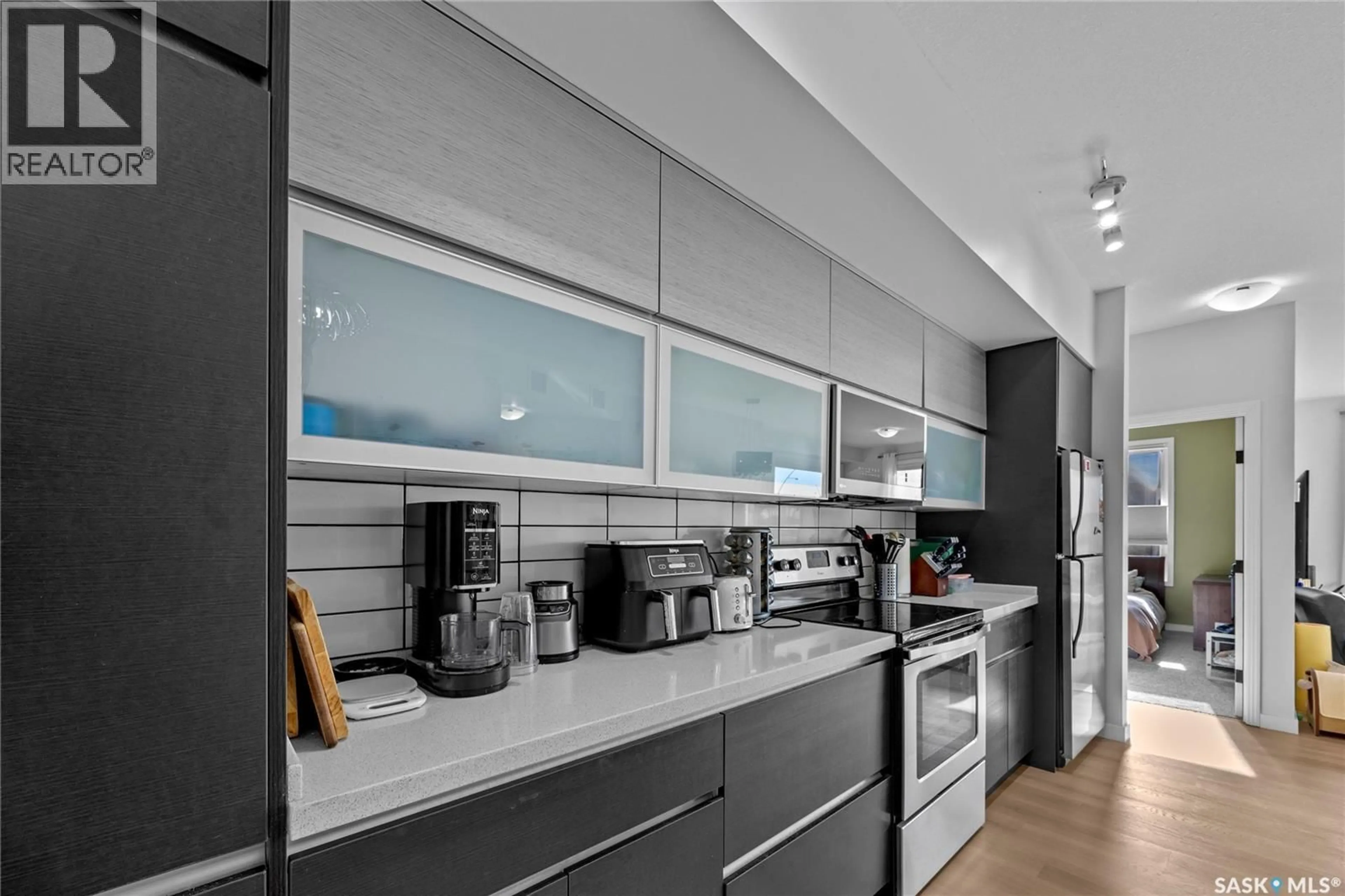 Contemporary kitchen, ceramic/tile floor for 225 - 120 MANINGAS BEND, Saskatoon Saskatchewan S7W0P9
