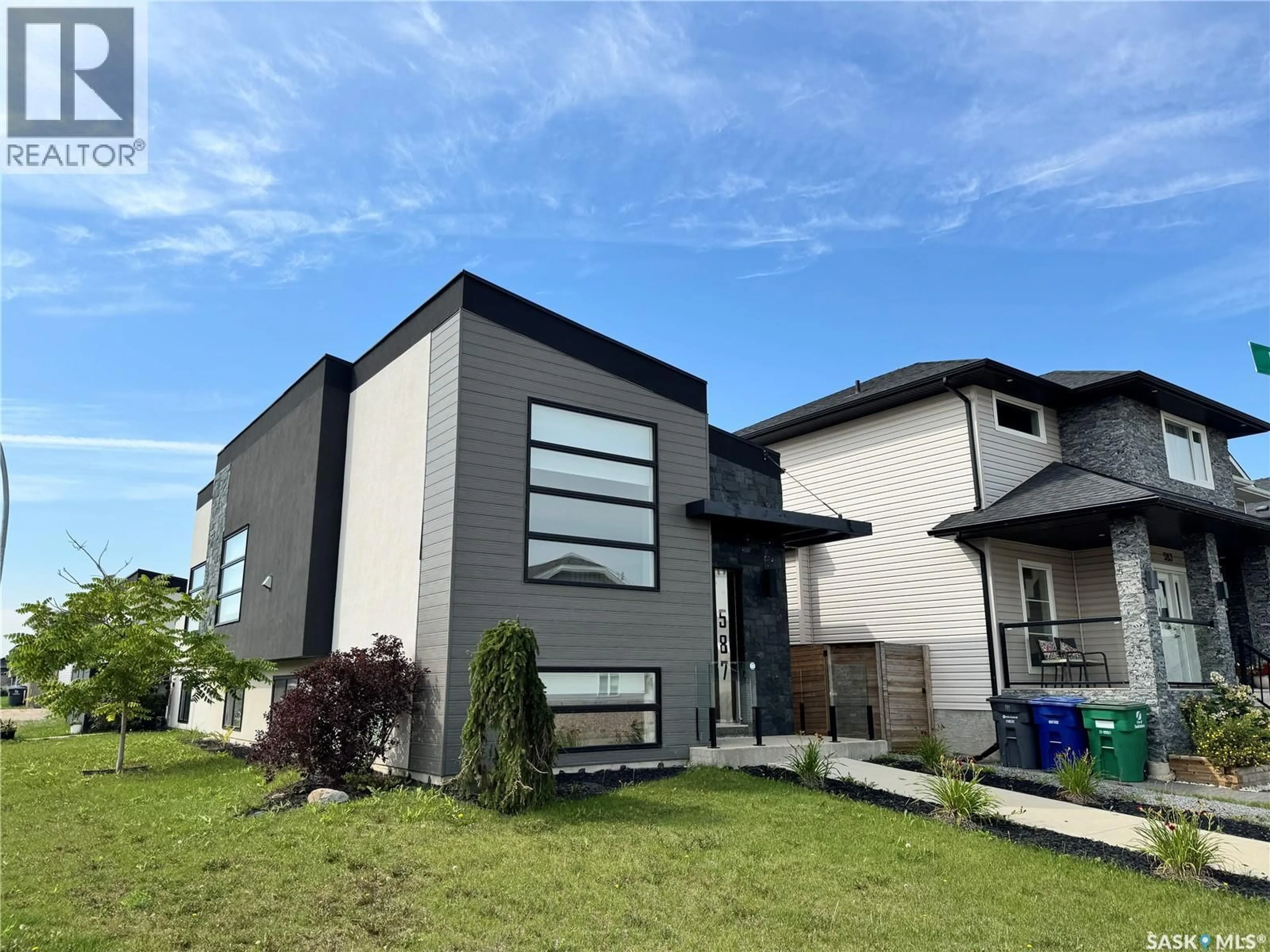 Home with vinyl exterior material, building for 587 KLOPPENBURG CRESCENT, Saskatoon Saskatchewan S7W0P1