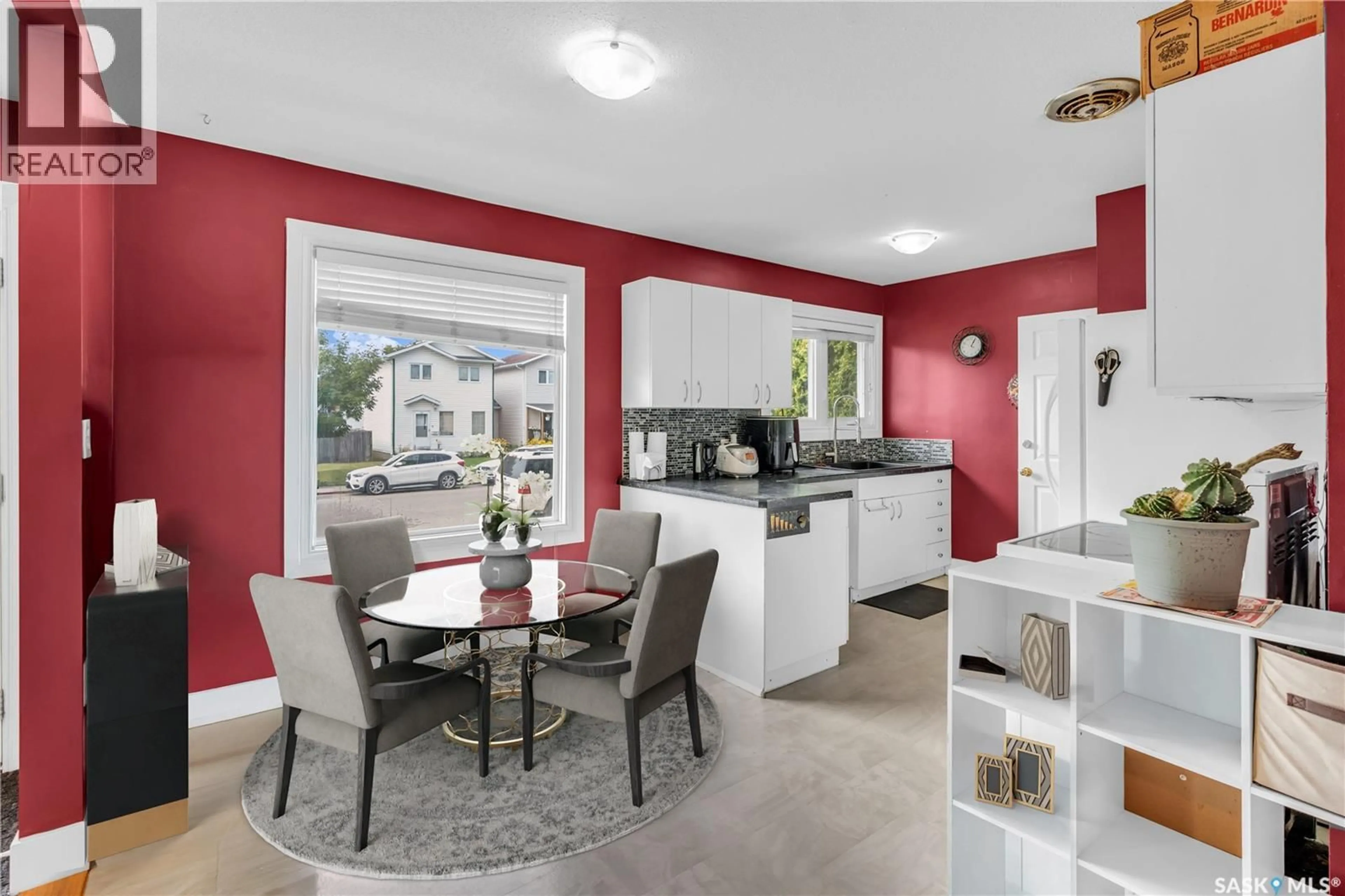 Open concept kitchen, ceramic/tile floor for 336 X AVENUE, Saskatoon Saskatchewan S7M3H6