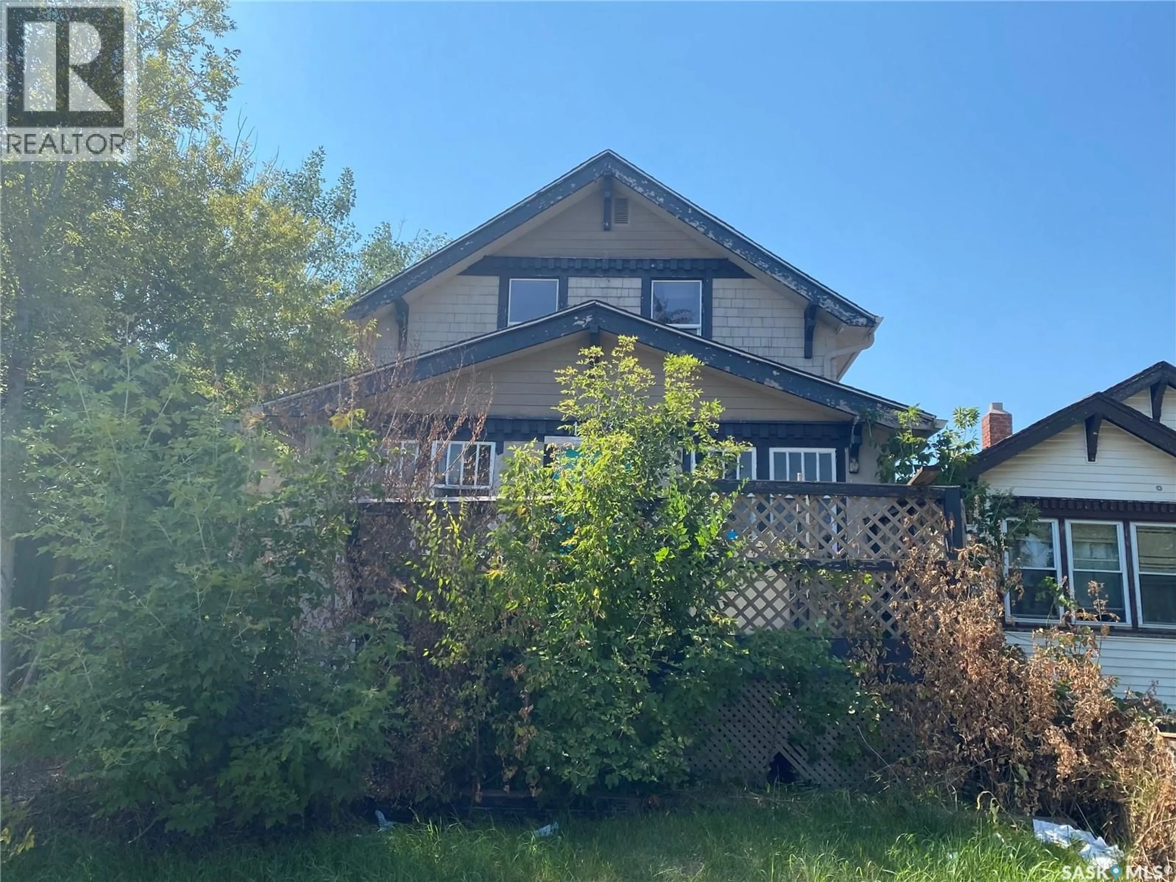 A pic from outside/outdoor area/front of a property/back of a property/a pic from drone, building for 1038 RETALLACK STREET, Regina Saskatchewan S4T2H3