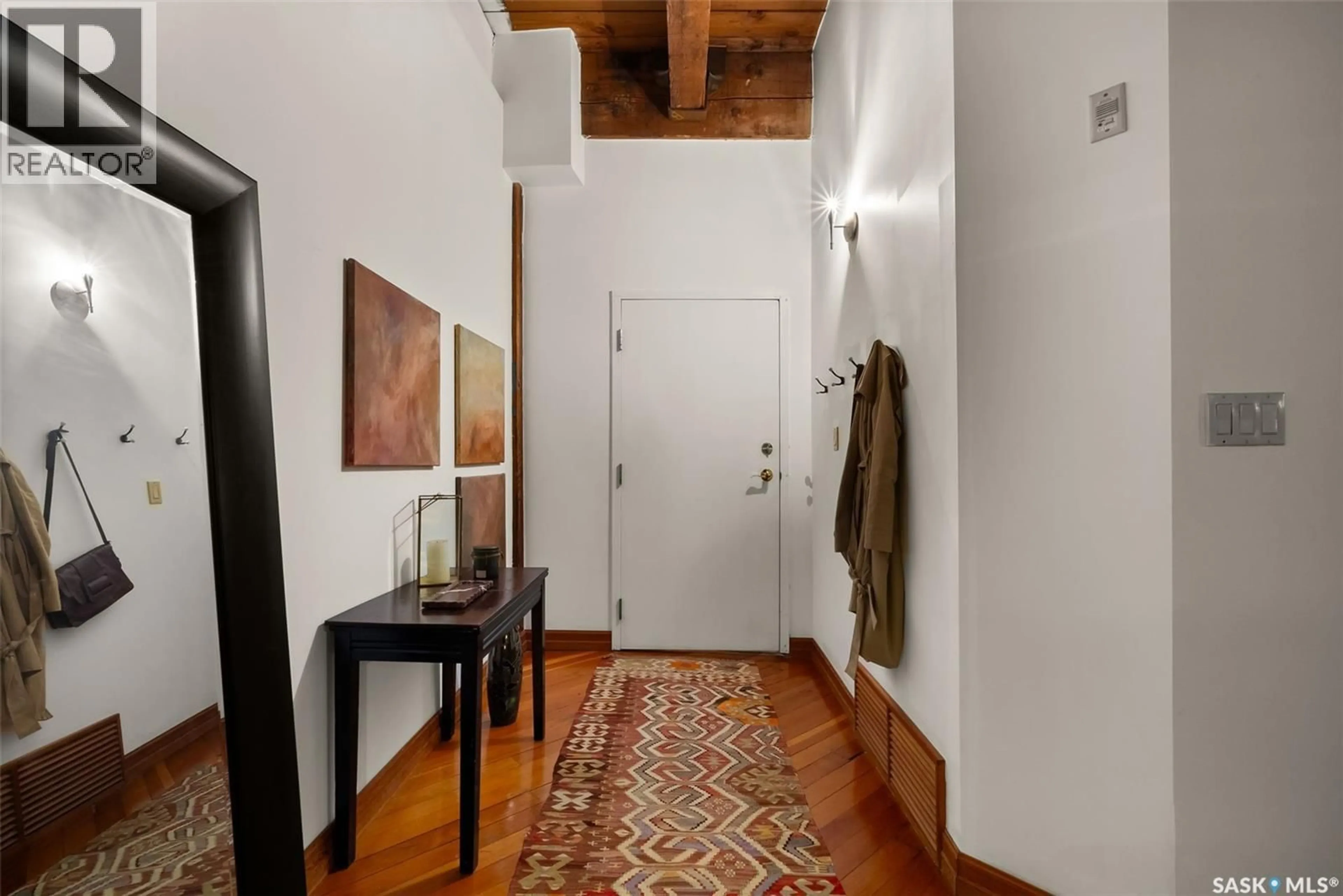 Indoor entryway for 202 - 1205 BROAD STREET, Regina Saskatchewan S4R1Y2