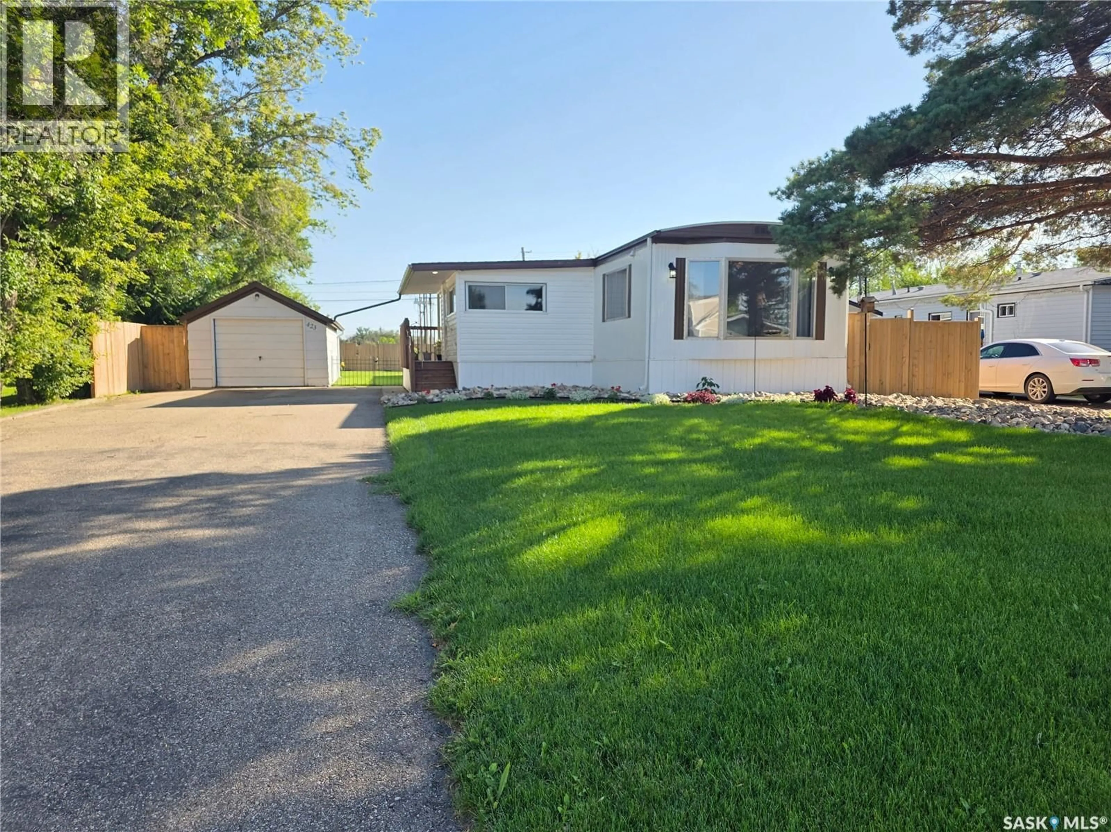 A pic from outside/outdoor area/front of a property/back of a property/a pic from drone, street for 423 PARK AVENUE, Outlook Saskatchewan S0L2N0