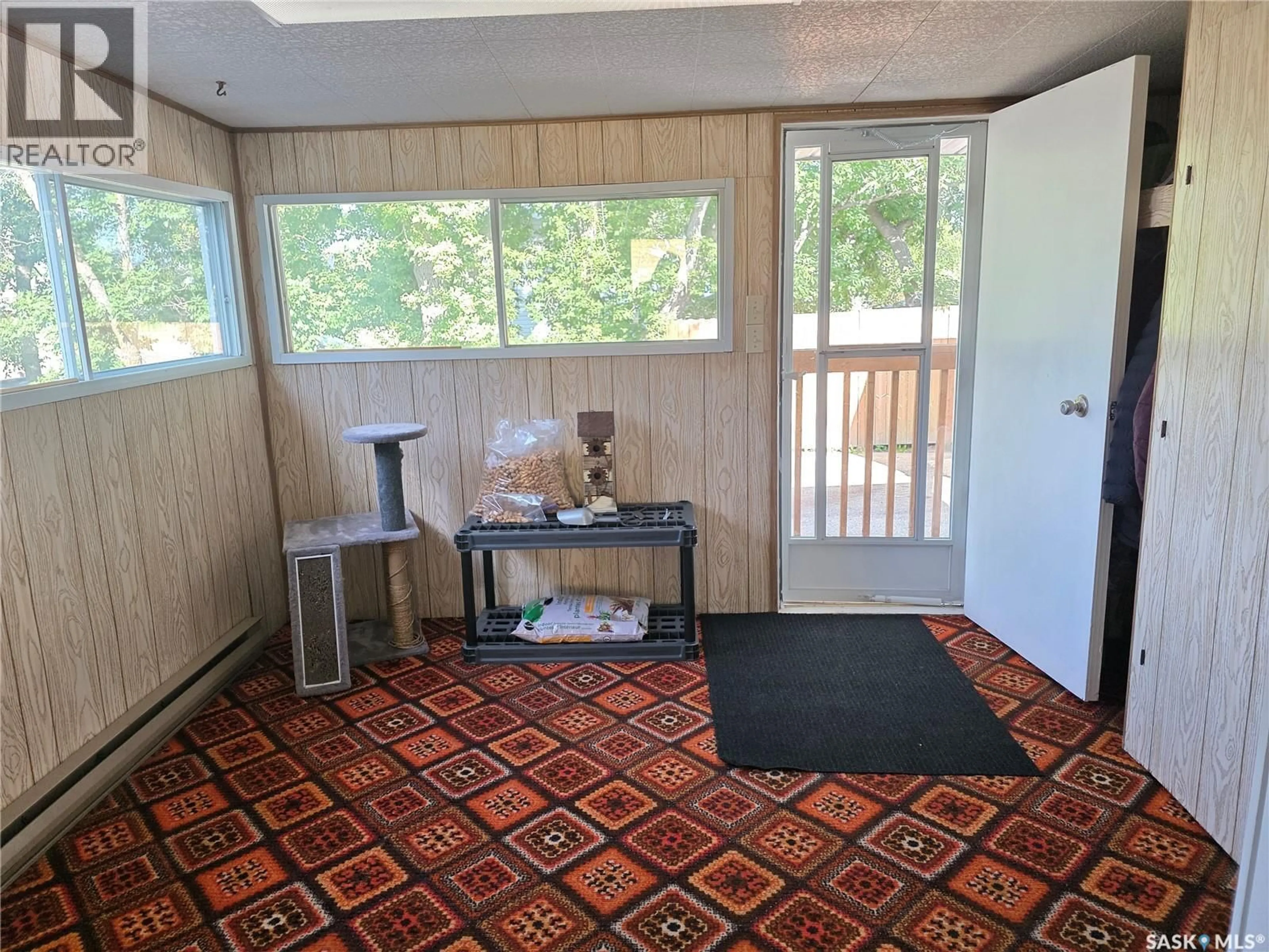 Indoor entryway for 423 PARK AVENUE, Outlook Saskatchewan S0L2N0