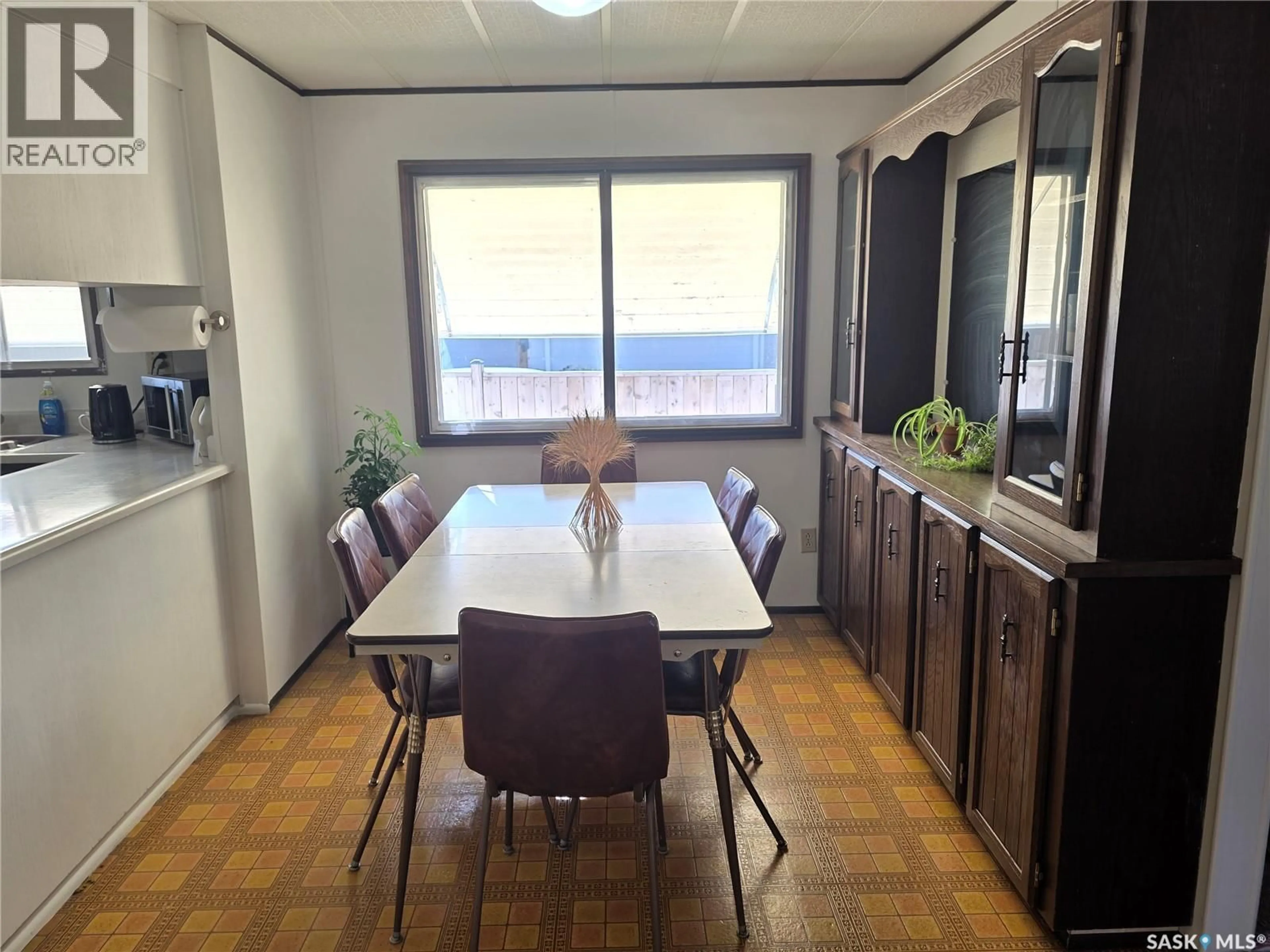 Dining room, wood/laminate floor for 423 PARK AVENUE, Outlook Saskatchewan S0L2N0