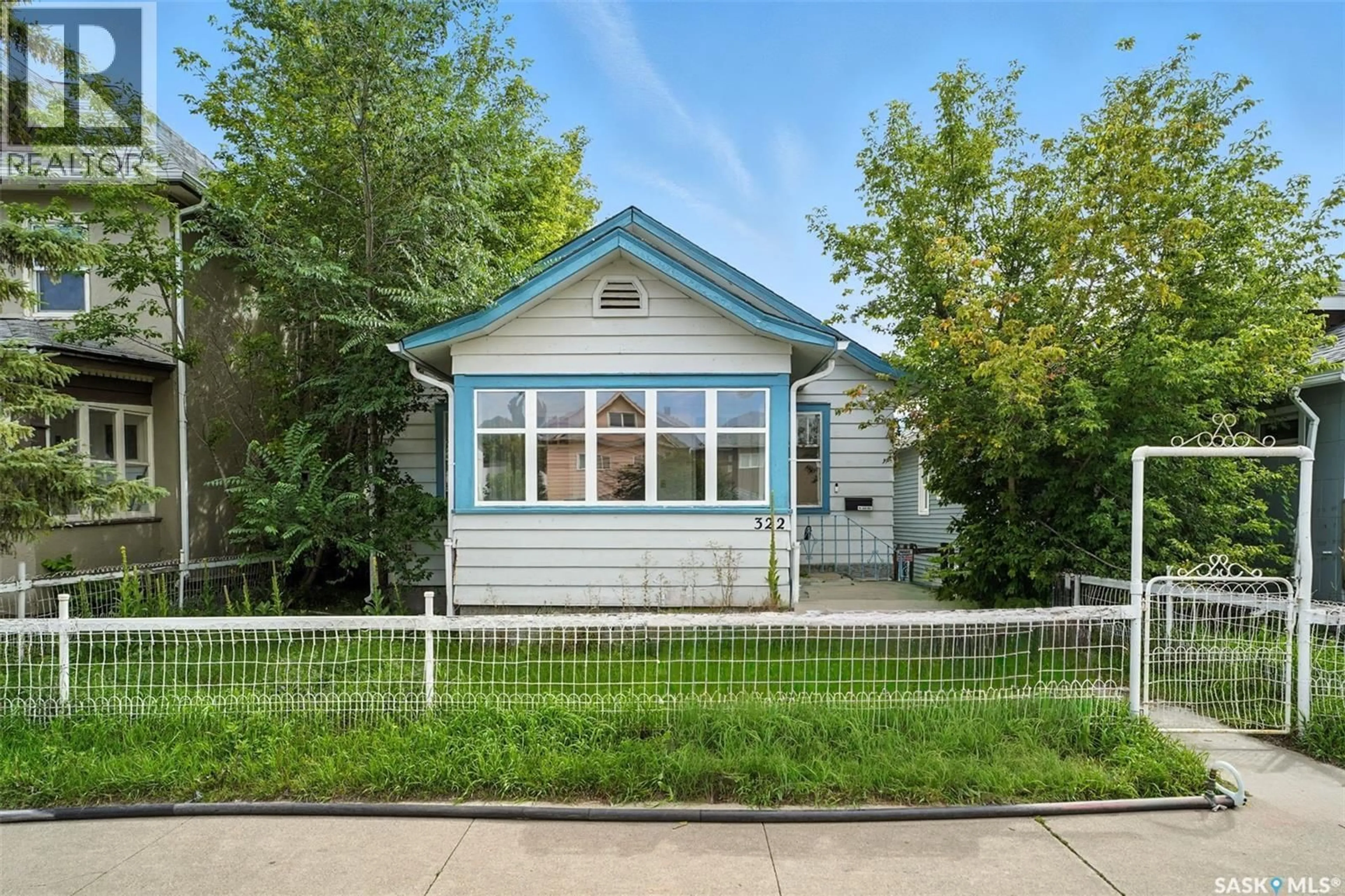 Home with vinyl exterior material, street for 322 D AVENUE, Saskatoon Saskatchewan S7M1R1