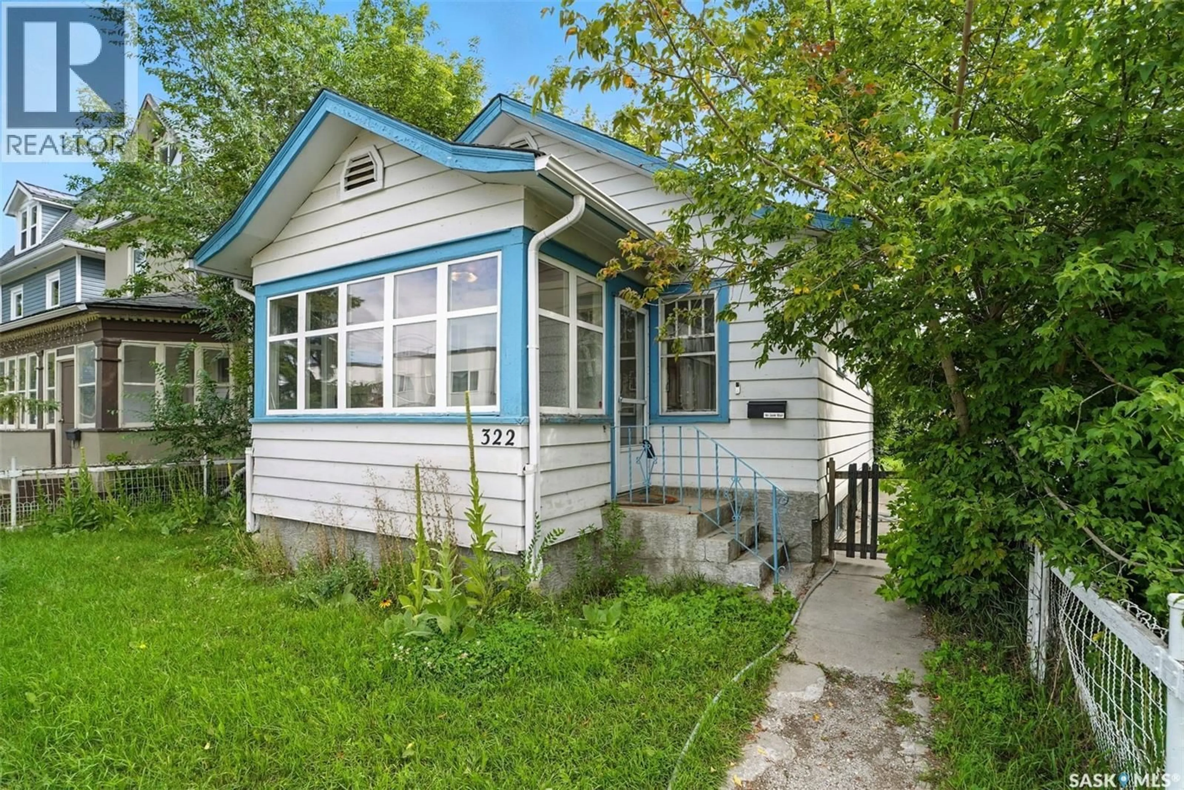 Home with vinyl exterior material, street for 322 D AVENUE, Saskatoon Saskatchewan S7M1R1