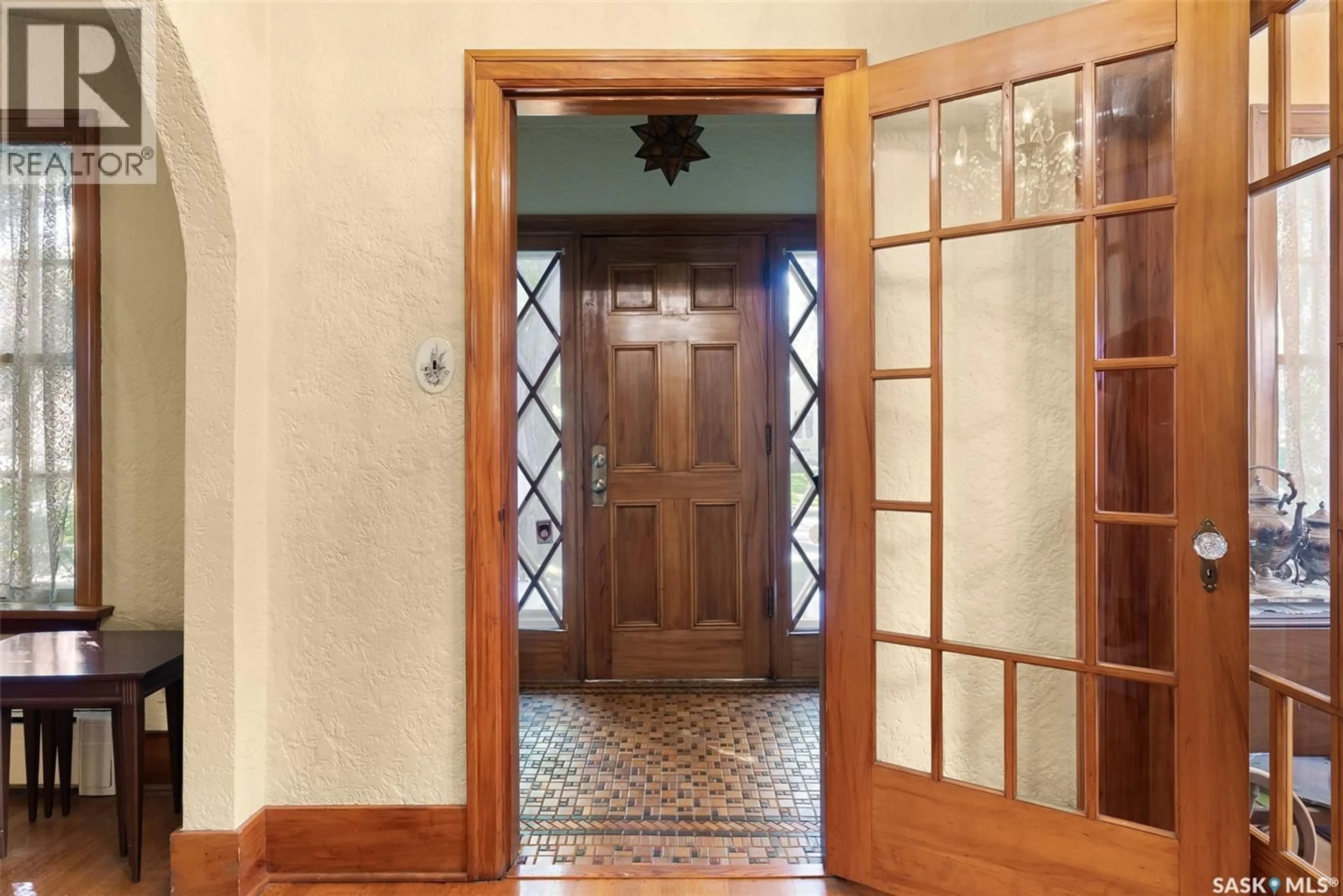 Indoor foyer for 3115 ANGUS STREET, Regina Saskatchewan S4S1P5