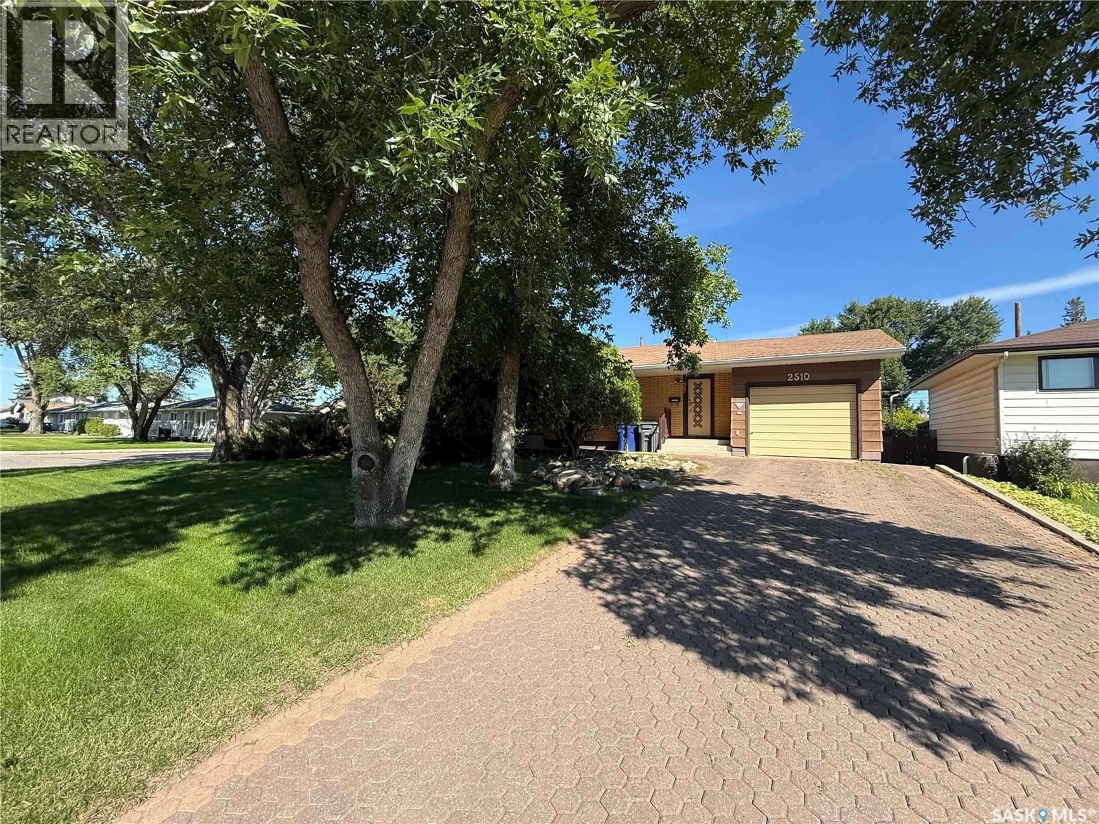 A pic from outside/outdoor area/front of a property/back of a property/a pic from drone, street for 2510 29TH STREET, Saskatoon Saskatchewan S7L0N7
