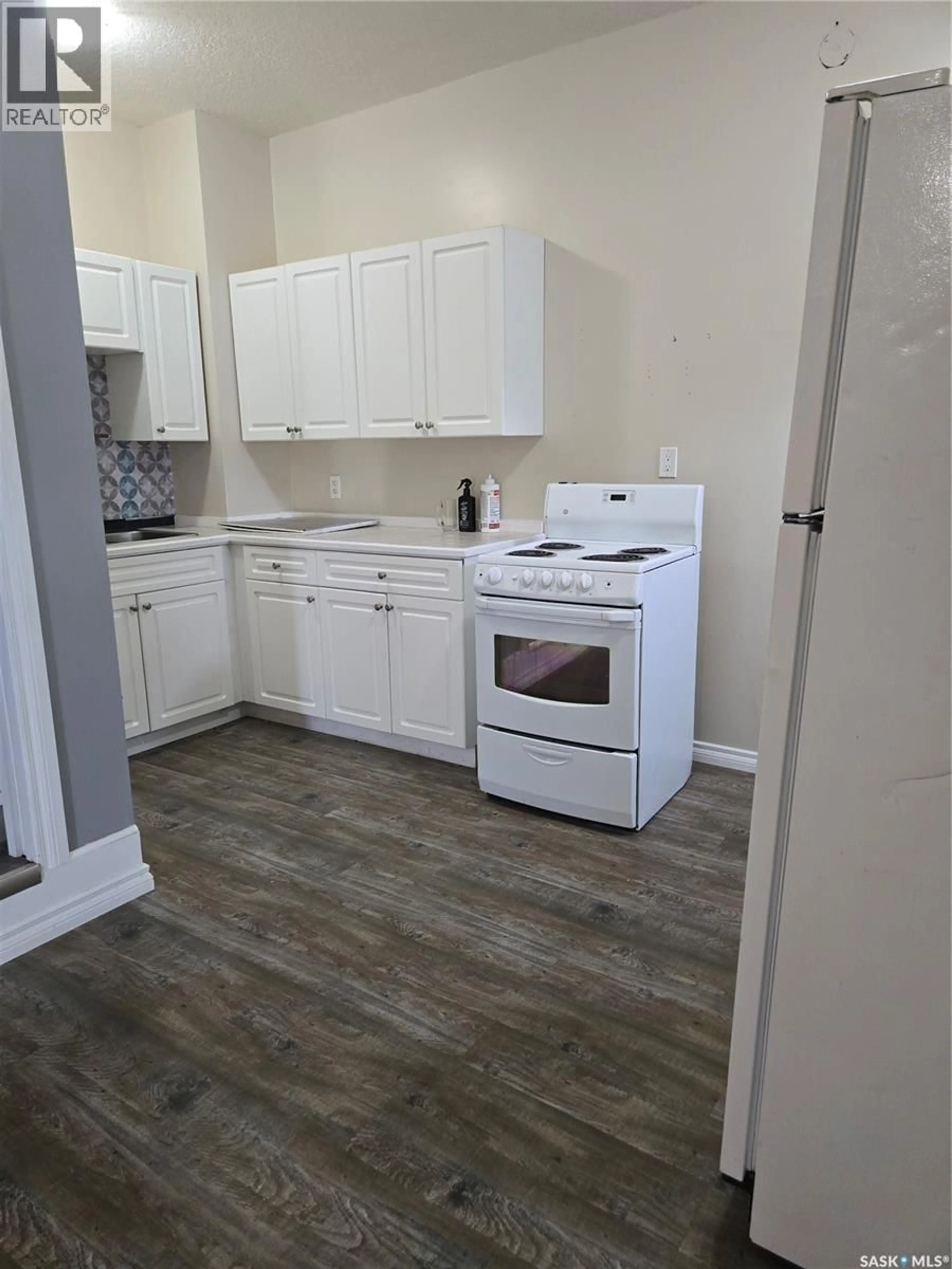 Standard kitchen, unknown for 707 RAILWAY AVENUE, Neudorf Saskatchewan S0A2T0