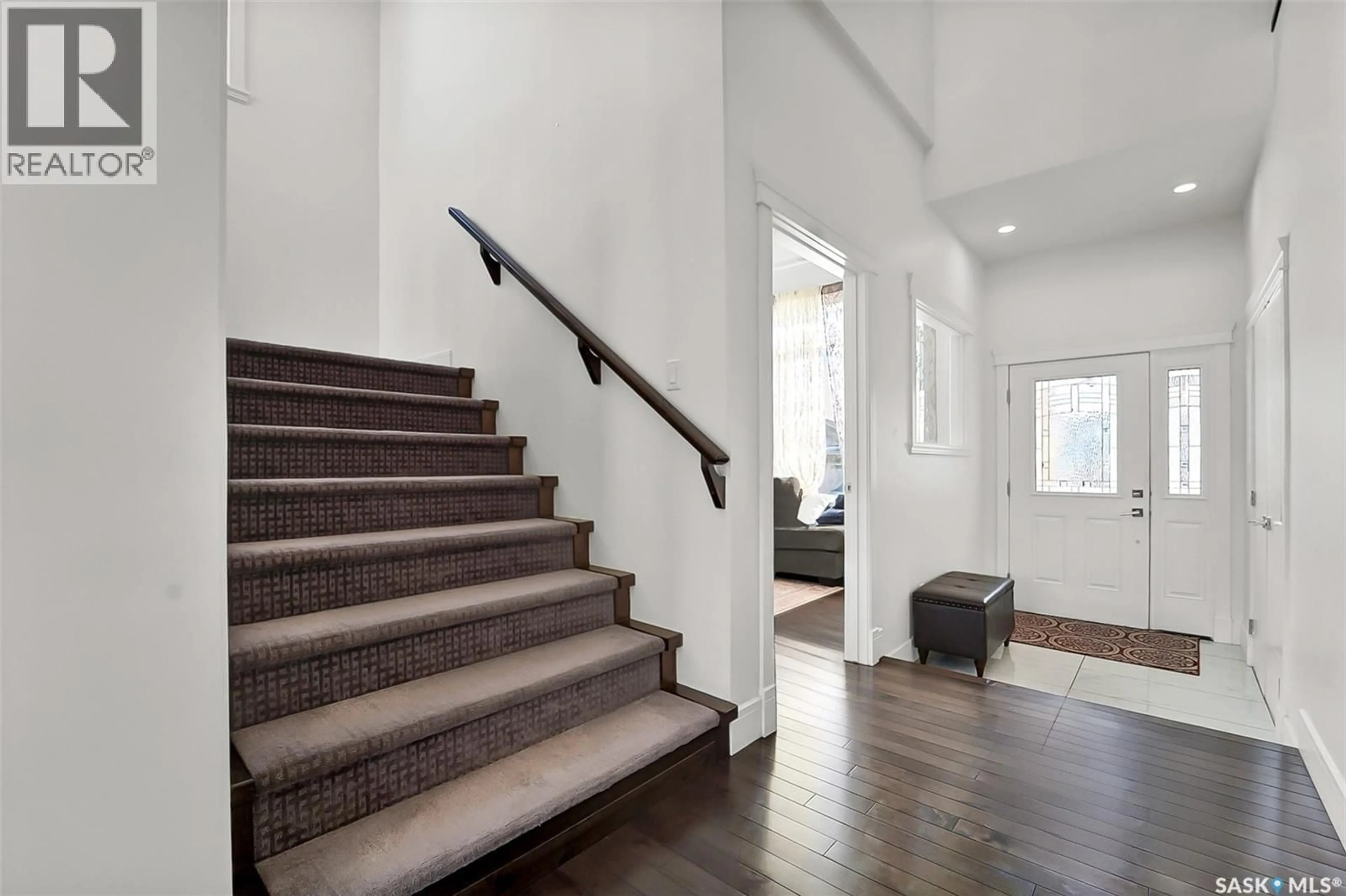 Stairs for 767 LABINE COURT, Saskatoon Saskatchewan S7L6G7