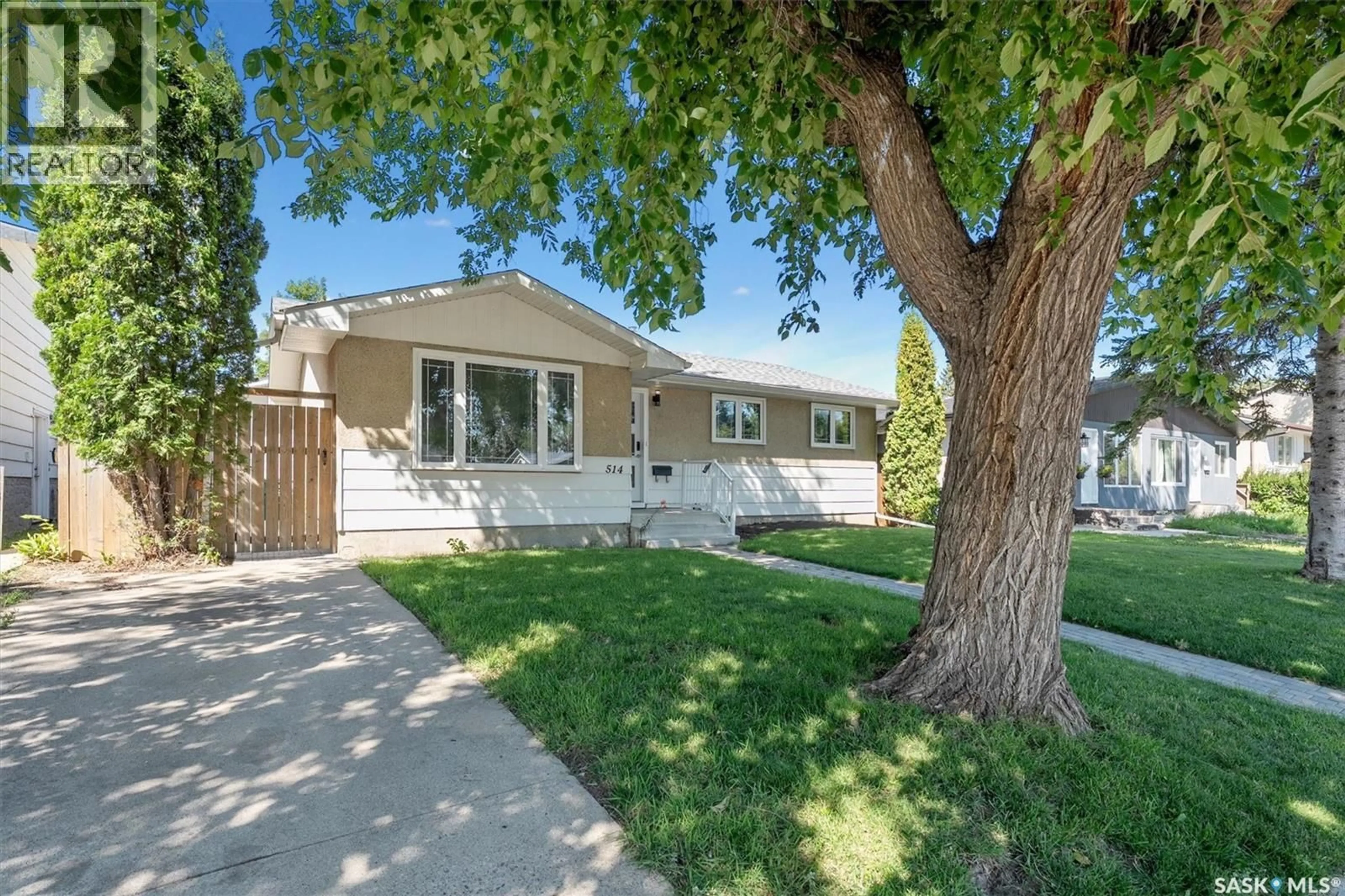 Home with vinyl exterior material, street for 514 MCKERCHER DRIVE, Saskatoon Saskatchewan S7H3W6