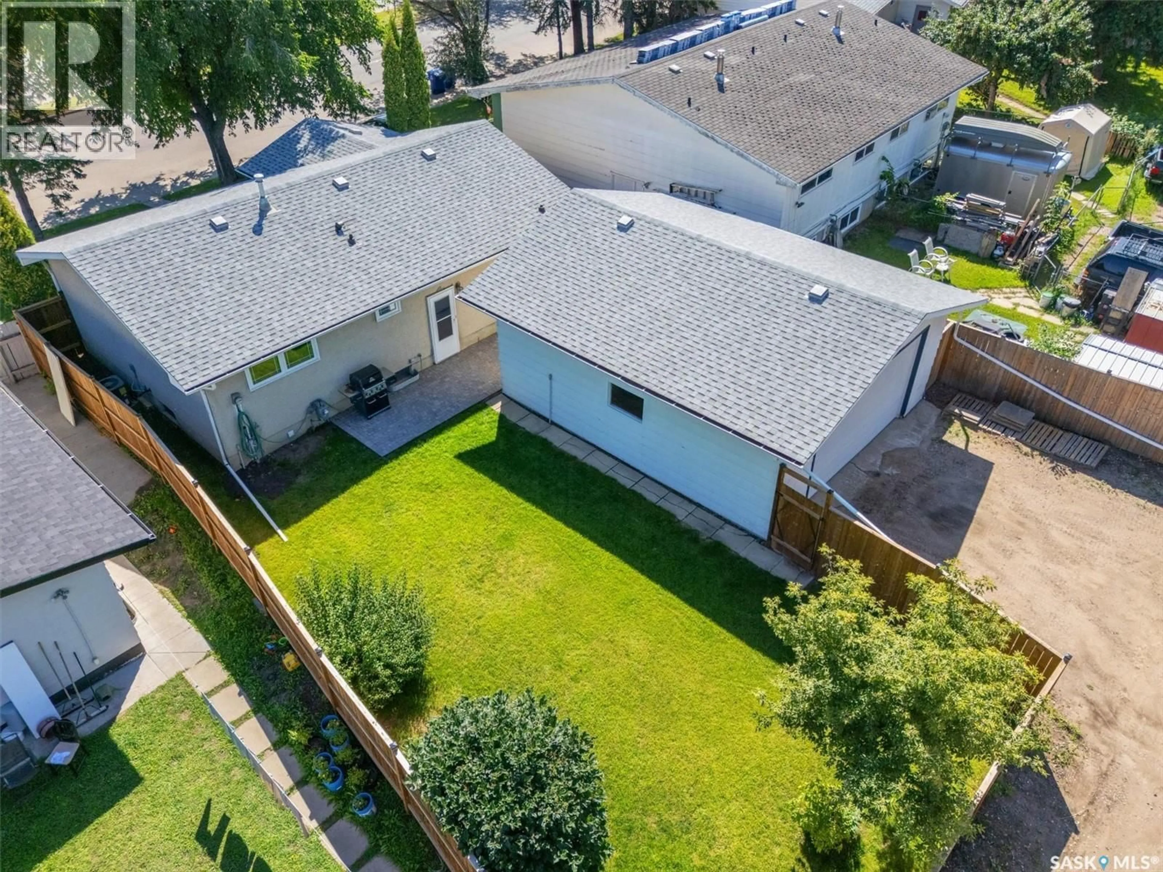 A pic from outside/outdoor area/front of a property/back of a property/a pic from drone, street for 514 MCKERCHER DRIVE, Saskatoon Saskatchewan S7H3W6