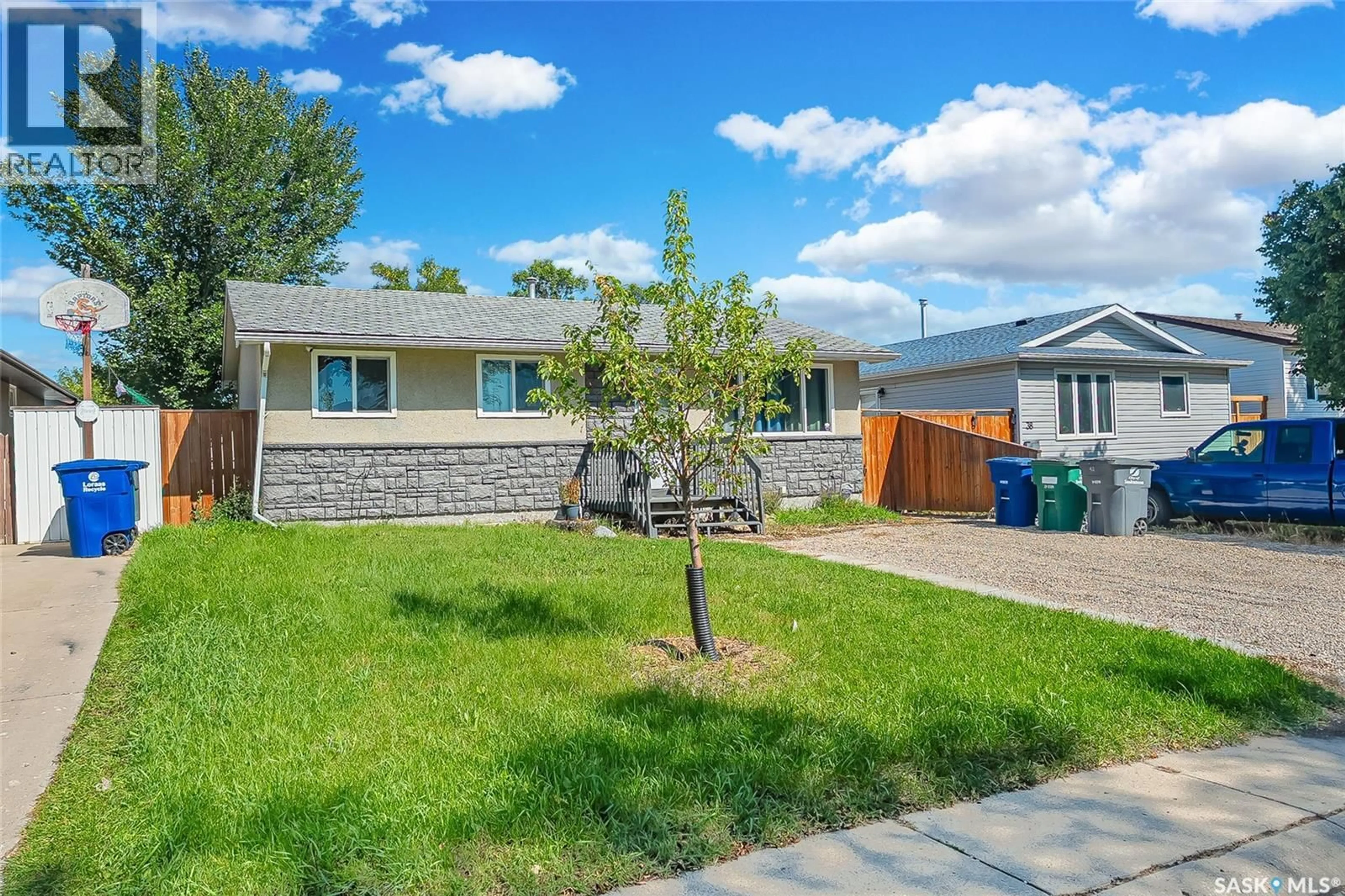 Home with vinyl exterior material, street for 42 DOMINION CRESCENT, Saskatoon Saskatchewan S7L4N7