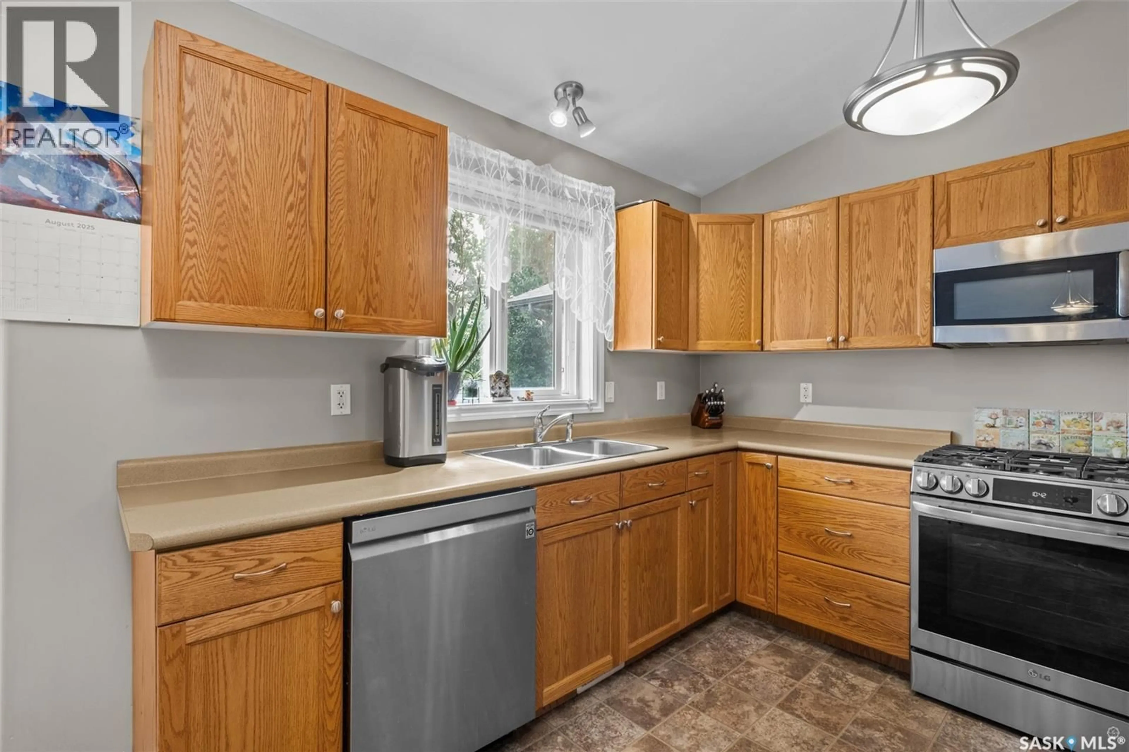 Standard kitchen, unknown for 2 STEELE BAY, Prince Albert Saskatchewan S6V0H2