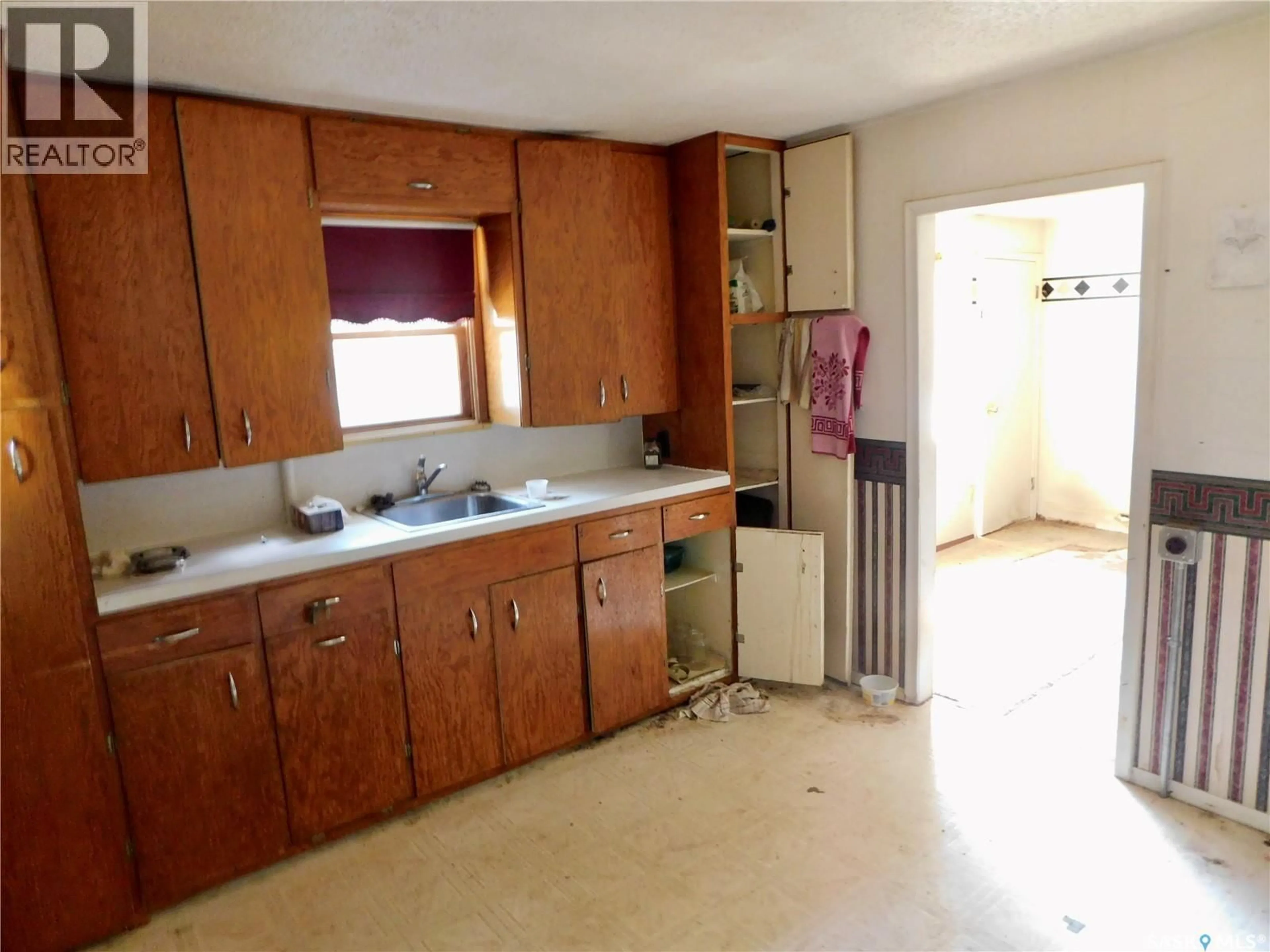 Standard kitchen, unknown for 410 6TH AVENUE, Assiniboia Saskatchewan S0H0B0