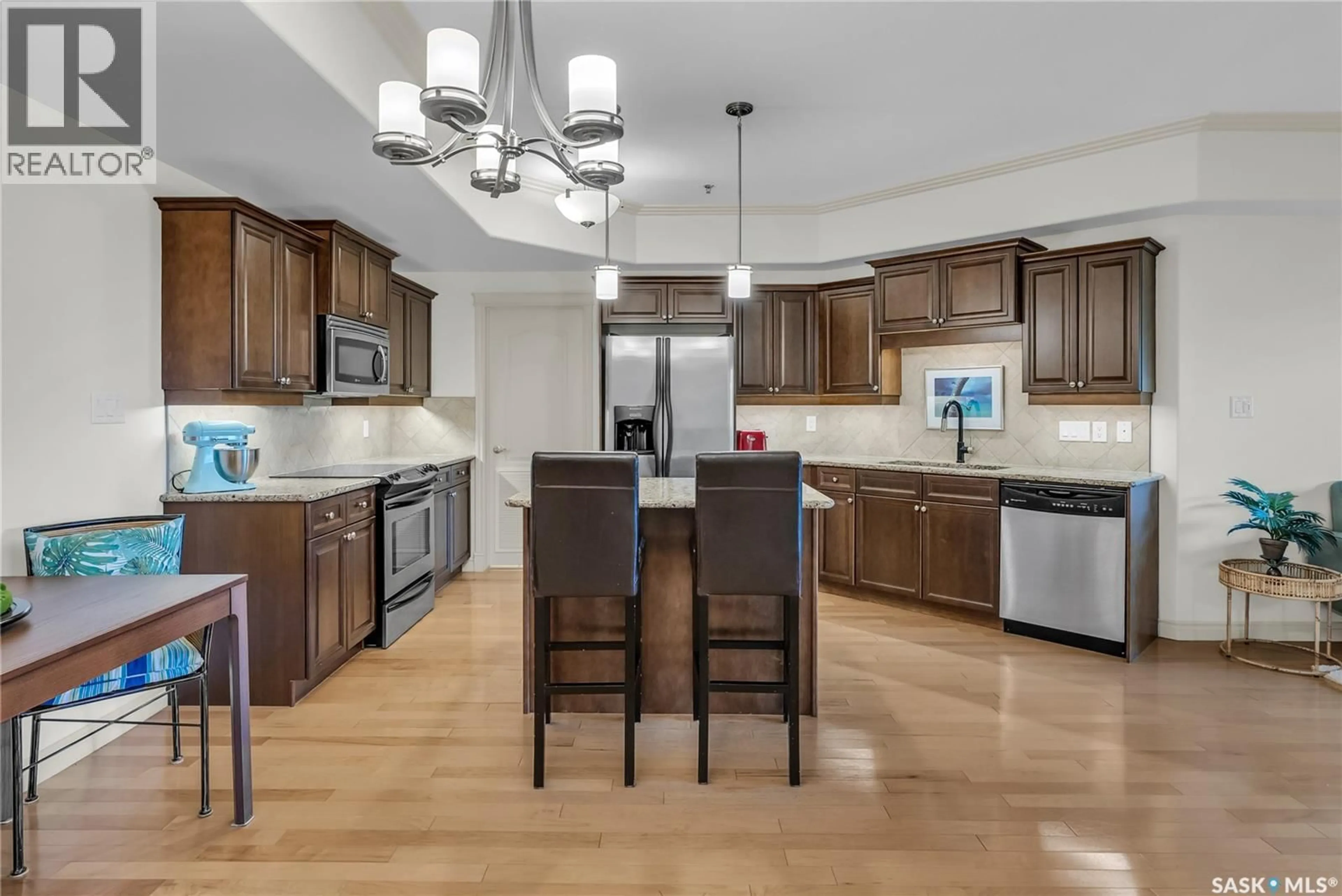 Open concept kitchen, ceramic/tile floor for 135 623 SASKATCHEWAN CRESCENT, Saskatoon Saskatchewan S7M0A5