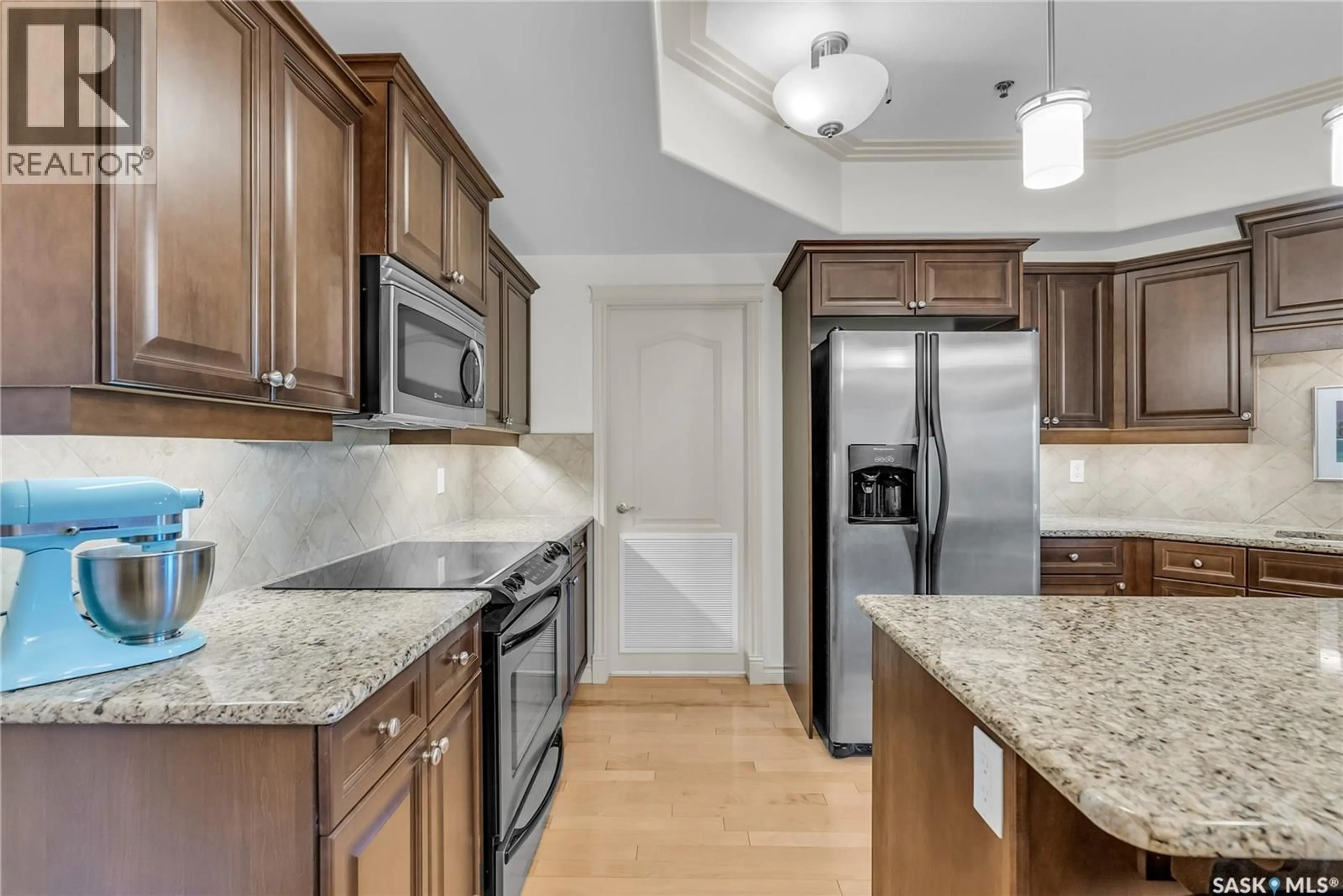 Open concept kitchen, ceramic/tile floor for 135 623 SASKATCHEWAN CRESCENT, Saskatoon Saskatchewan S7M0A5