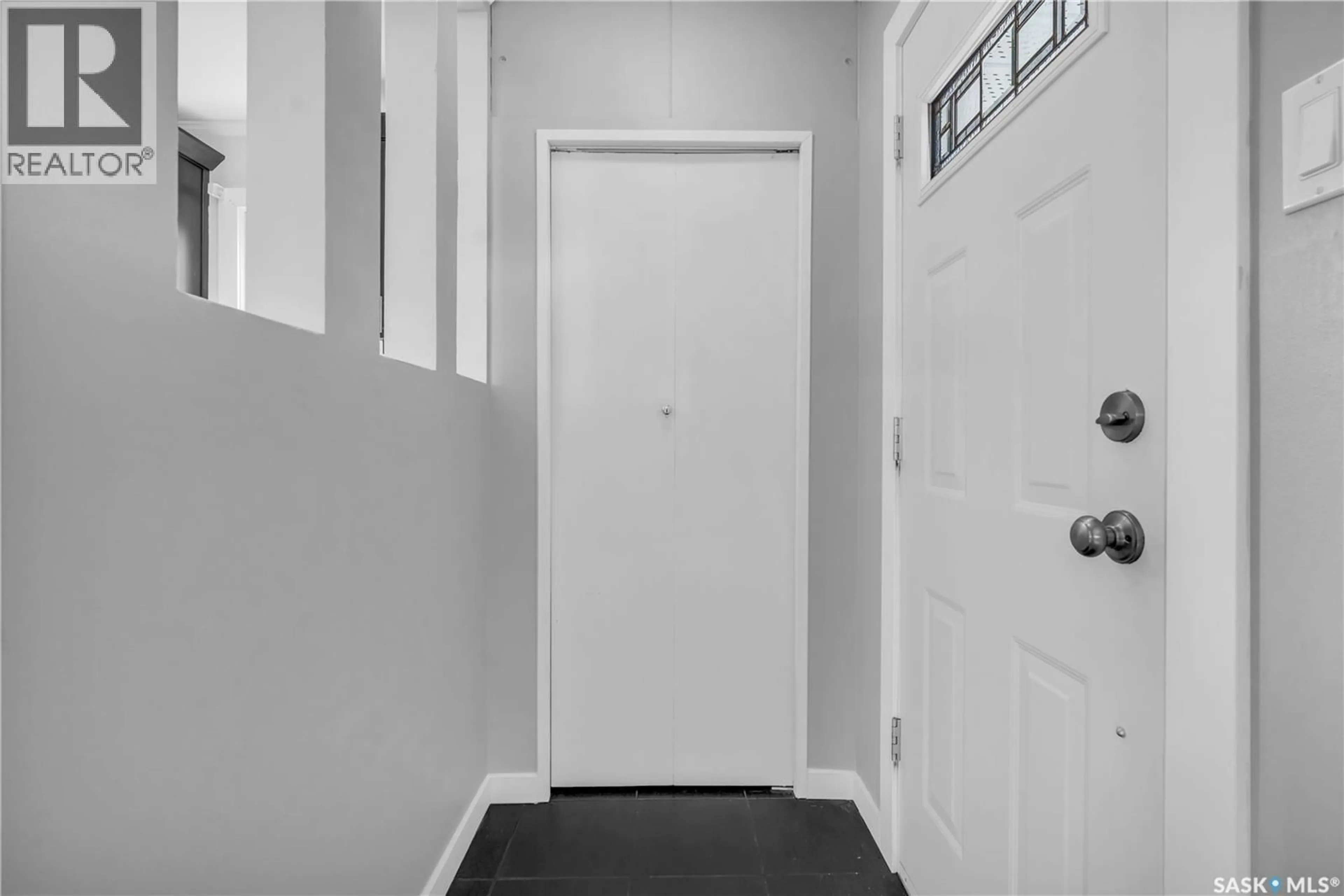 Indoor entryway for 7 SUSSEX CRESCENT, Regina Saskatchewan S4T6A3