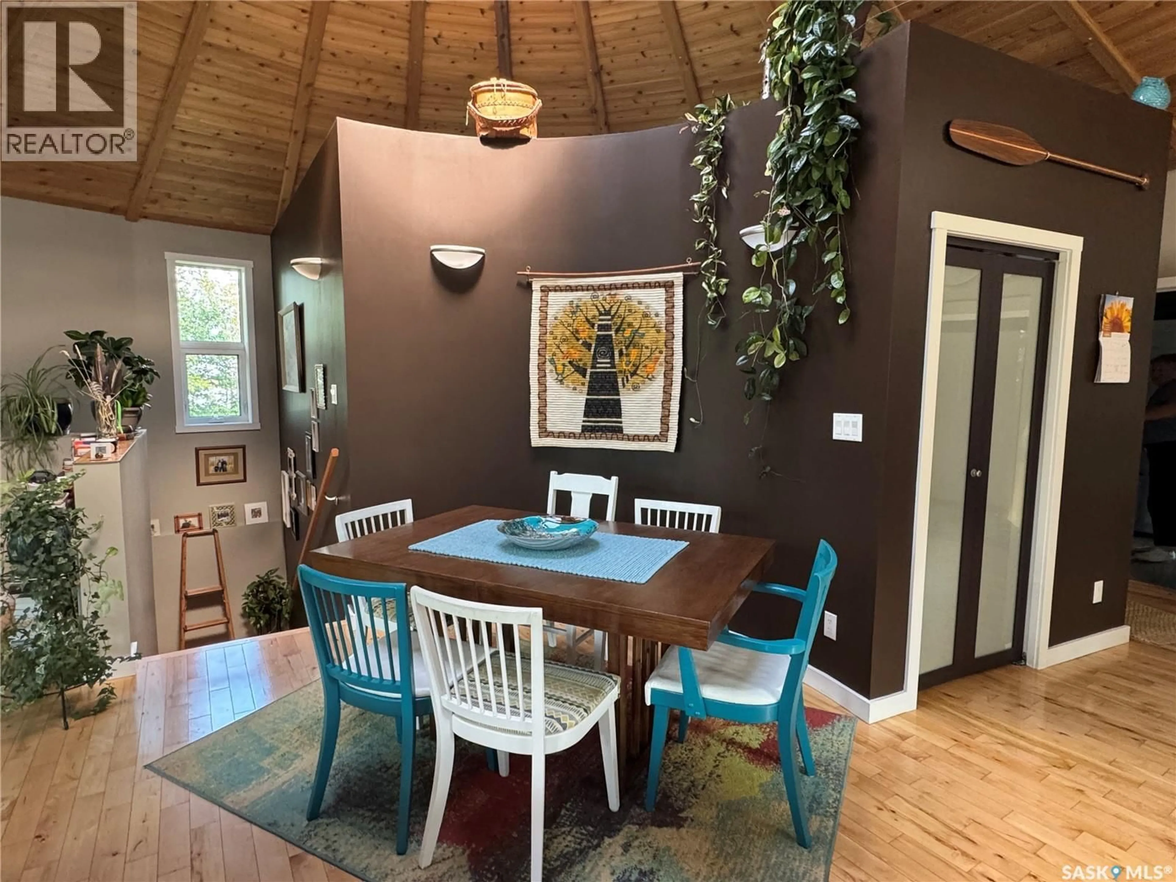 Dining room, wood/laminate floor for LAKEFRONT ROUND HOUSE, Northern Admin District Saskatchewan S0J1L0