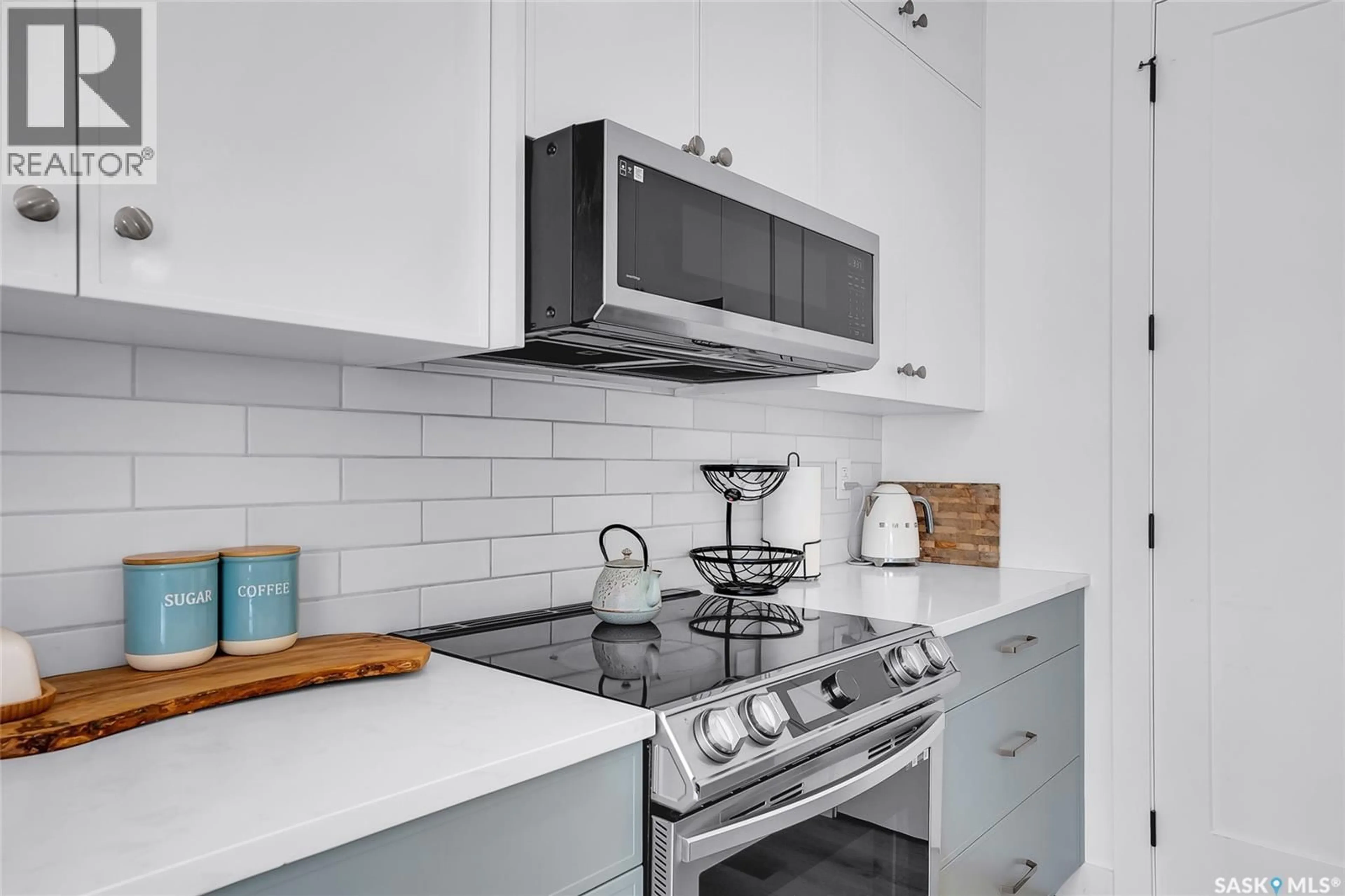 Standard kitchen, ceramic/tile floor for 258 PRASAD MANOR, Saskatoon Saskatchewan S7V1L4