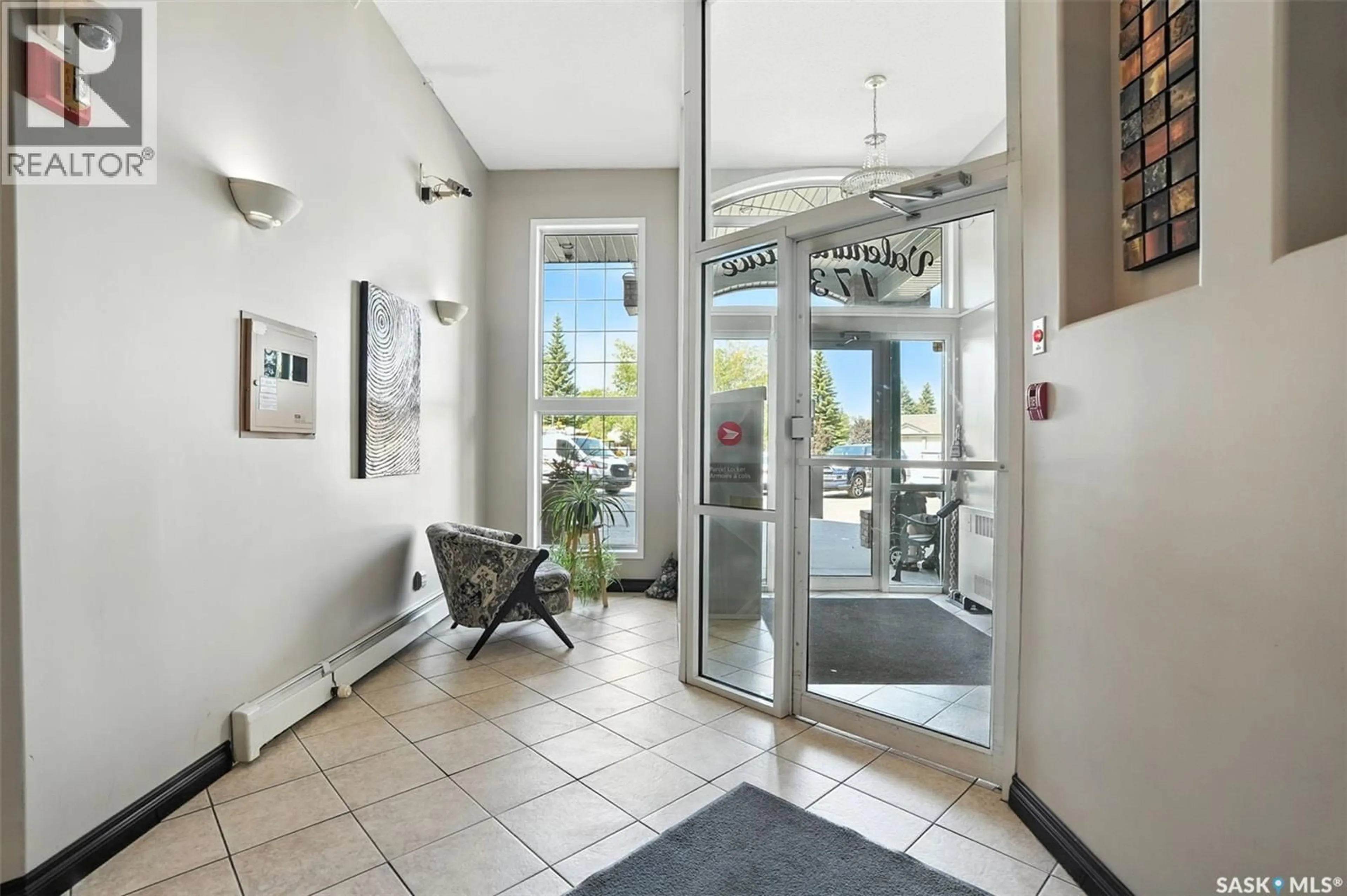 Indoor foyer for 208 - 1735 MCKERCHER DRIVE, Saskatoon Saskatchewan S7H5N6
