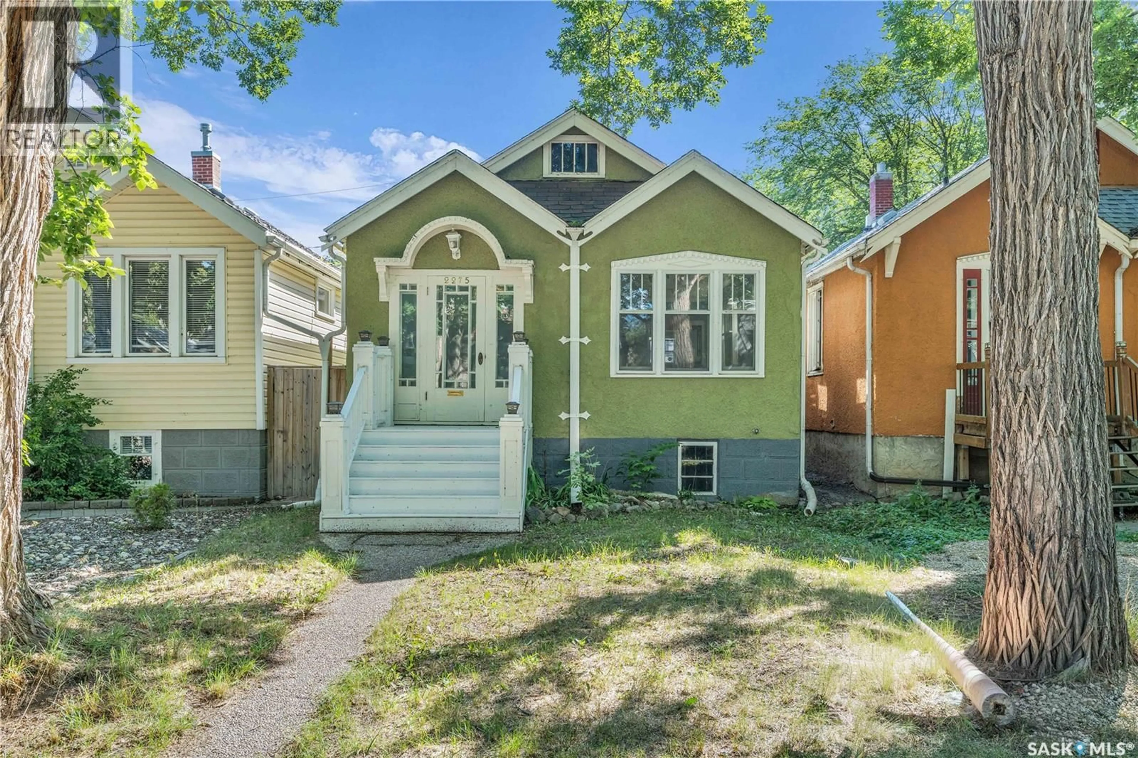 Home with vinyl exterior material, street for 2275 QUEBEC STREET, Regina Saskatchewan S4P1K3