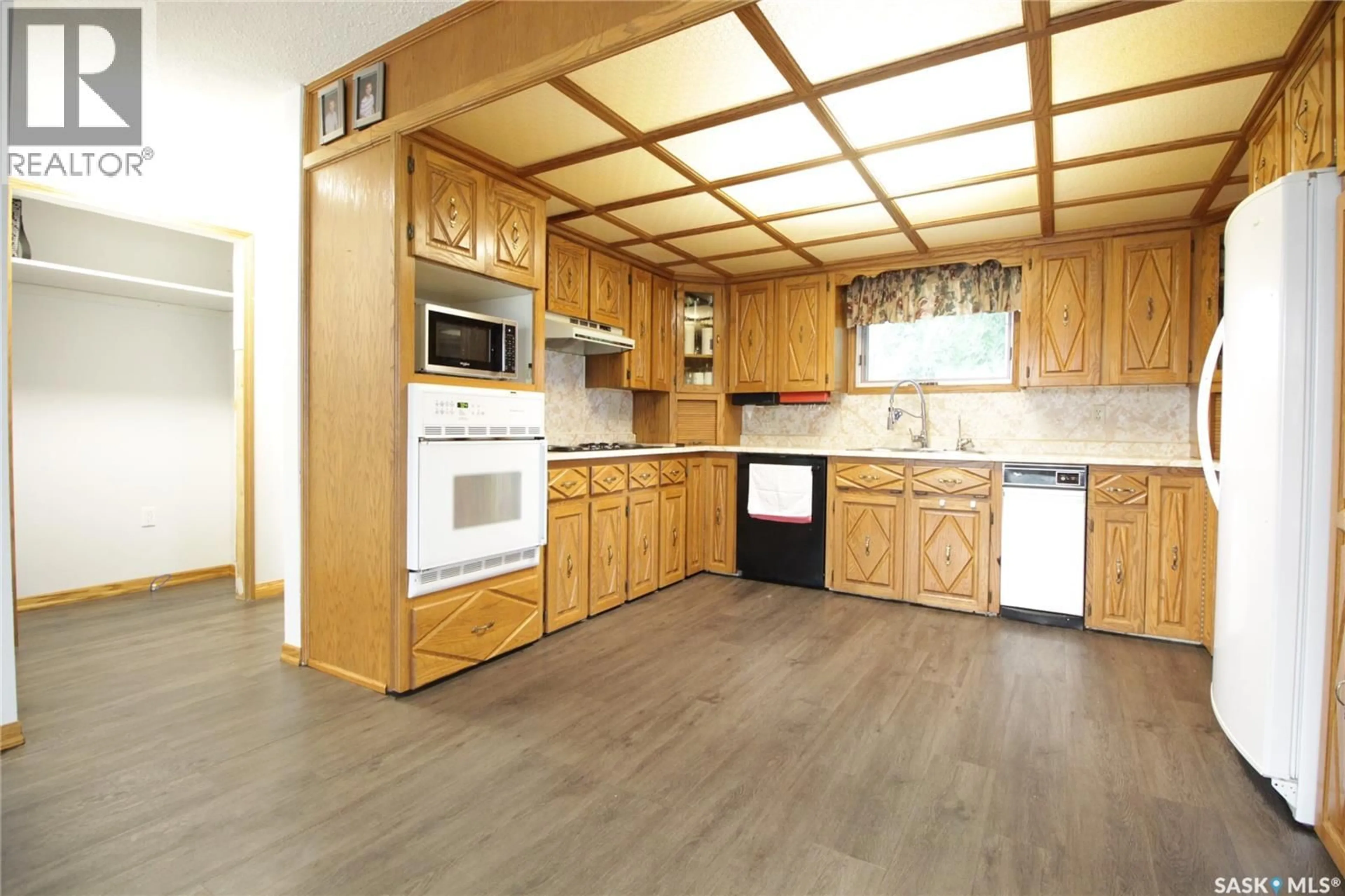 Standard kitchen, wood/laminate floor for FOWELL ACREAGE, Rocanville Rm No. 151 Saskatchewan S0A3L0