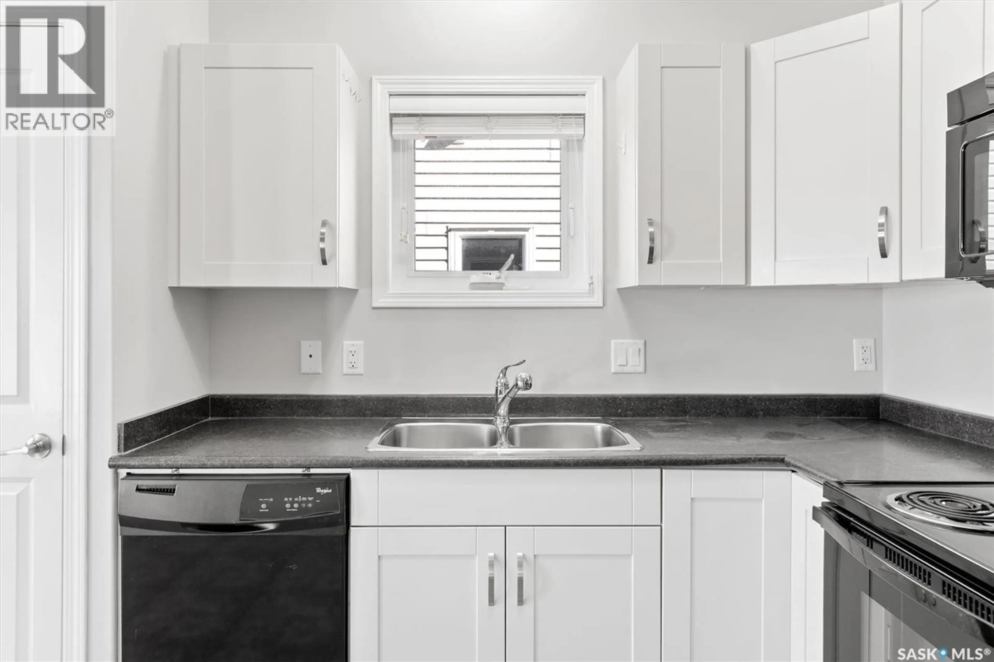 Standard kitchen, ceramic/tile floor for 418 100 CHAPARRAL BOULEVARD, Martensville Saskatchewan S0K0A2